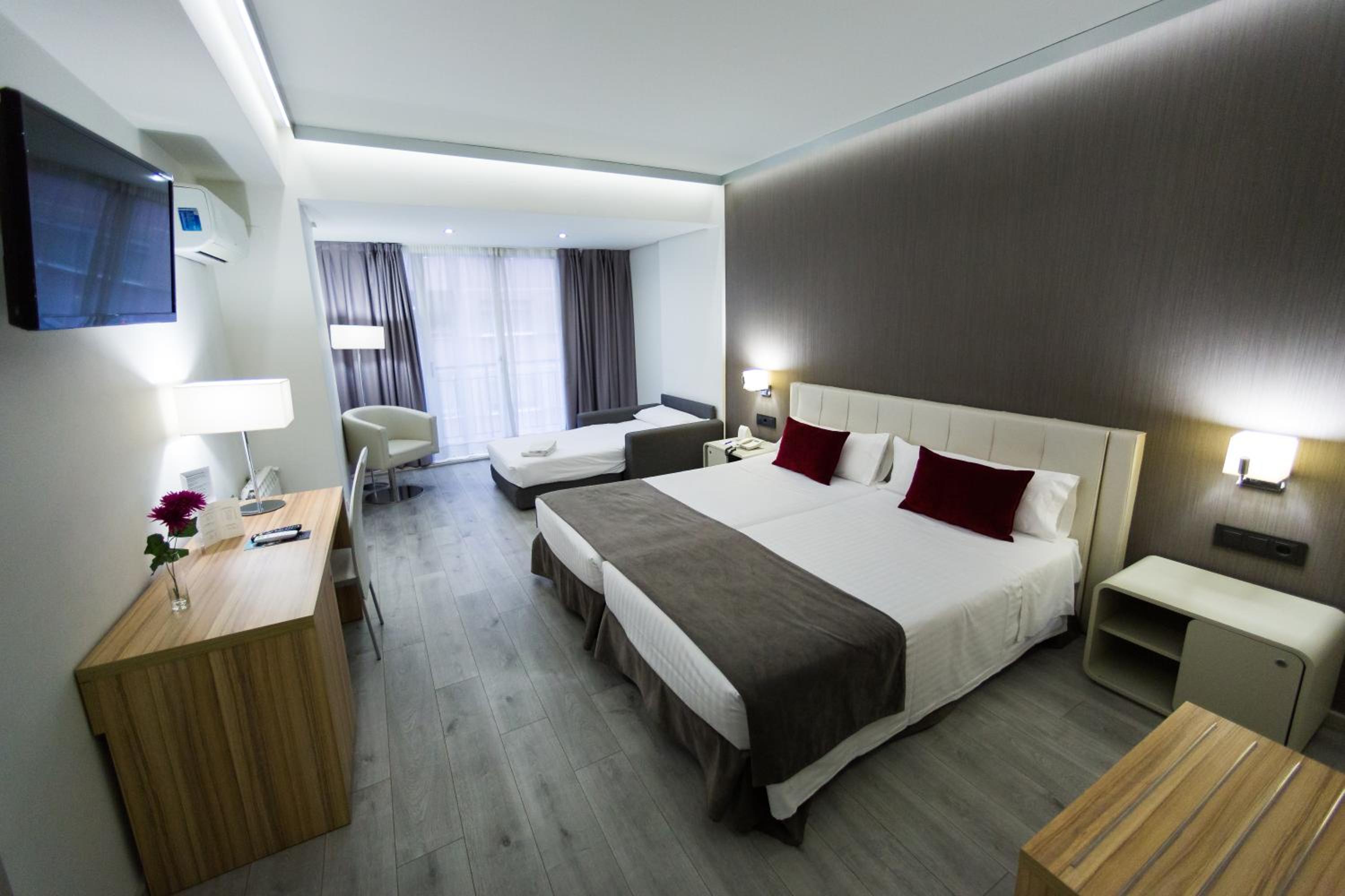 Triple Room (2 Adults + 1 Child) photo 2