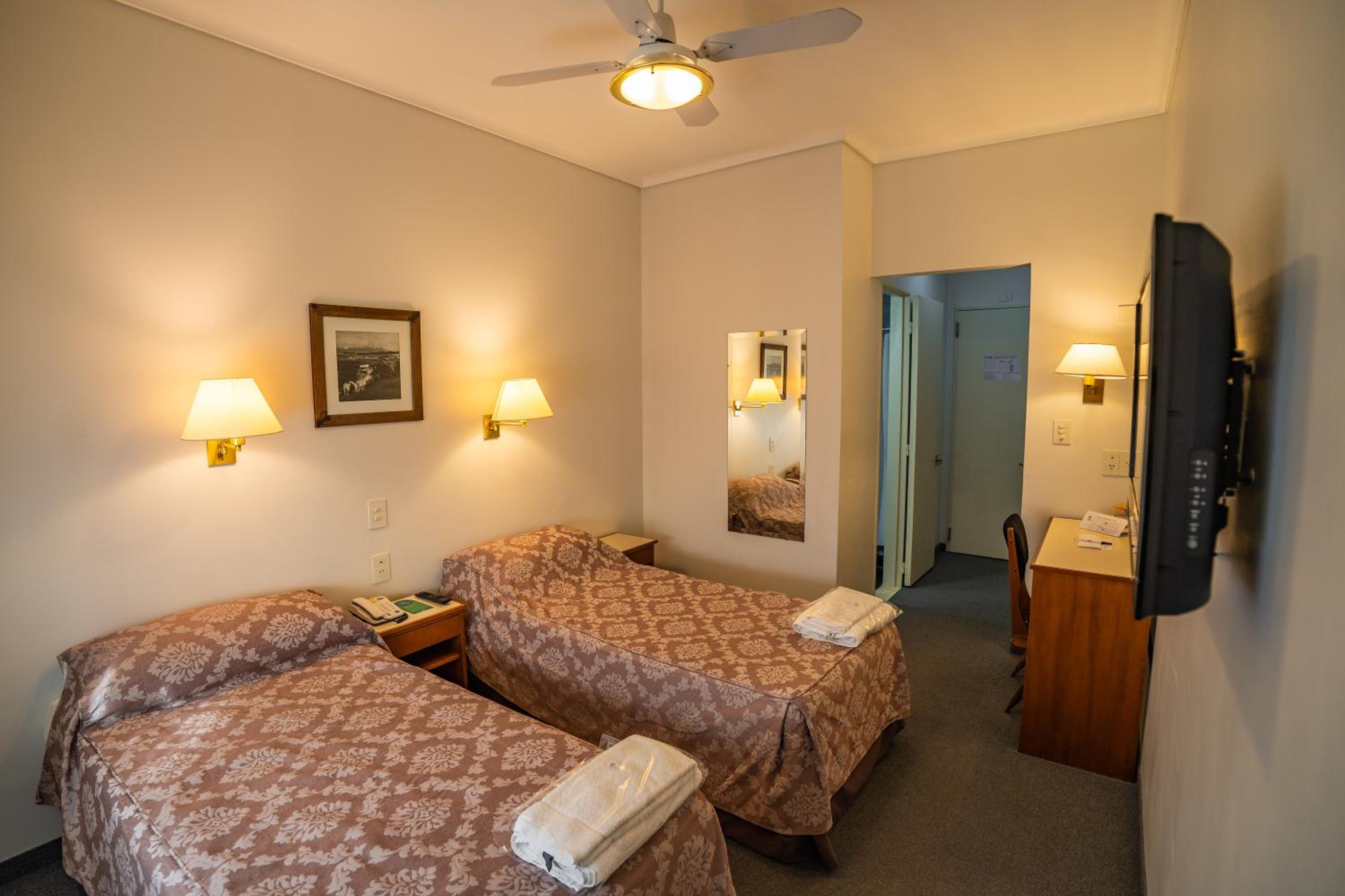Standard Twin Room photo 3