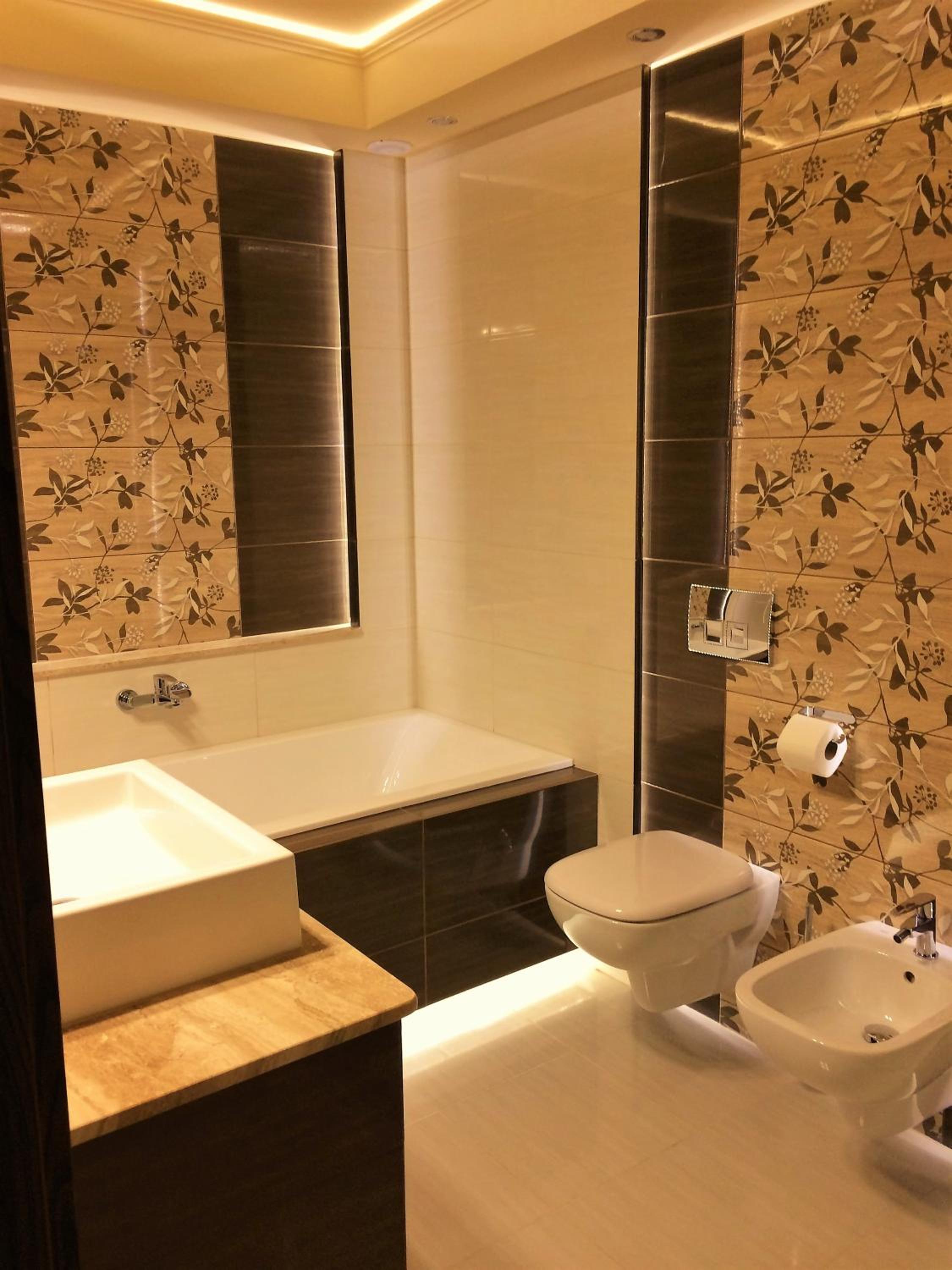 Deluxe Double Room with Balcony and Bath photo 3