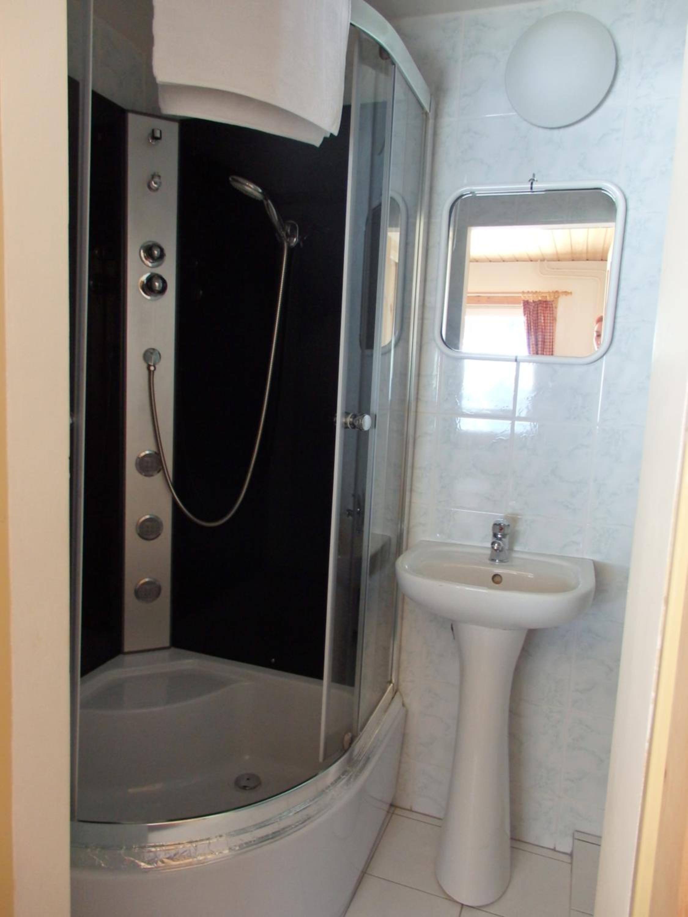 Triple Room with Private Bathroom photo 3