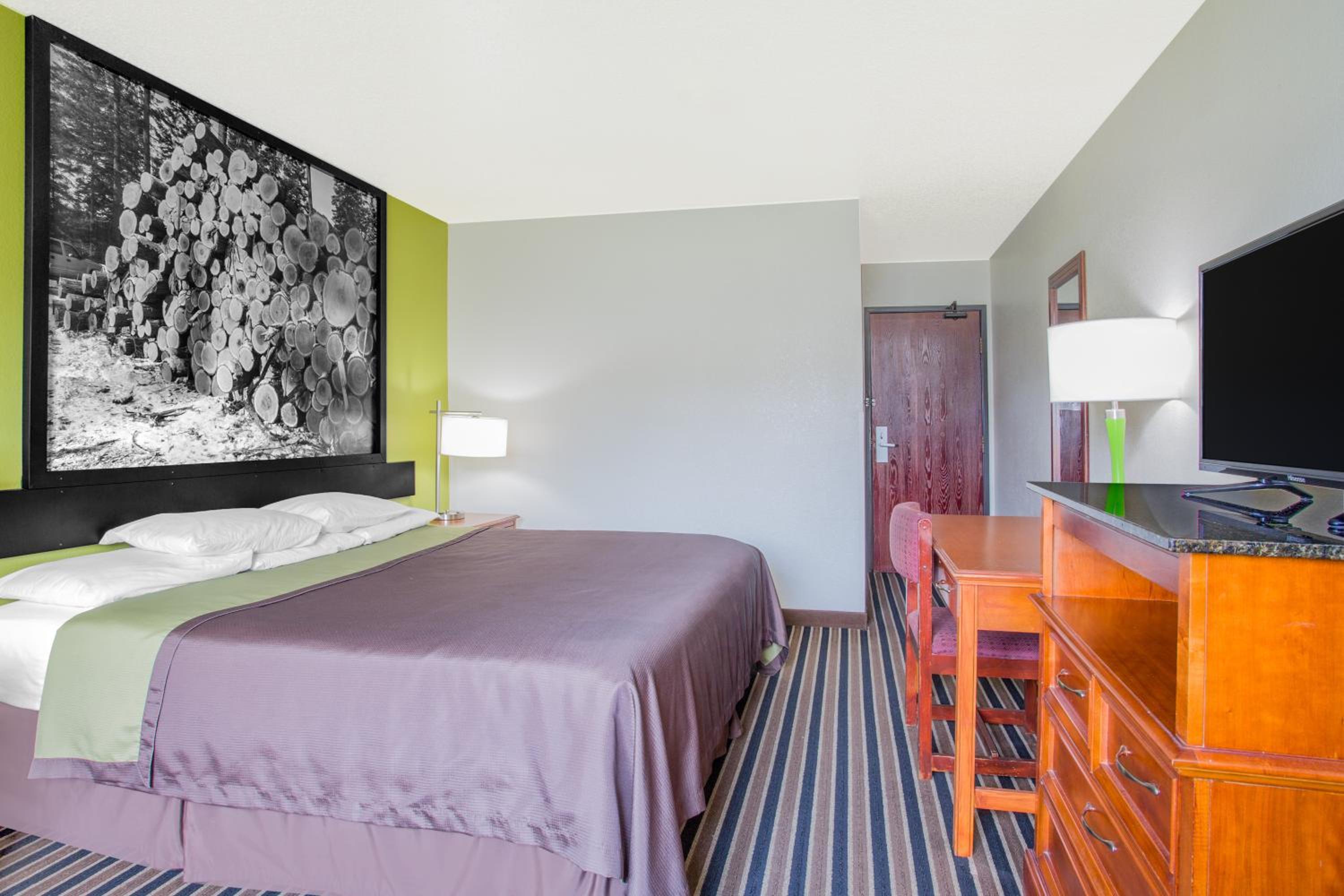 King Room - Non-Smoking - Photo 2