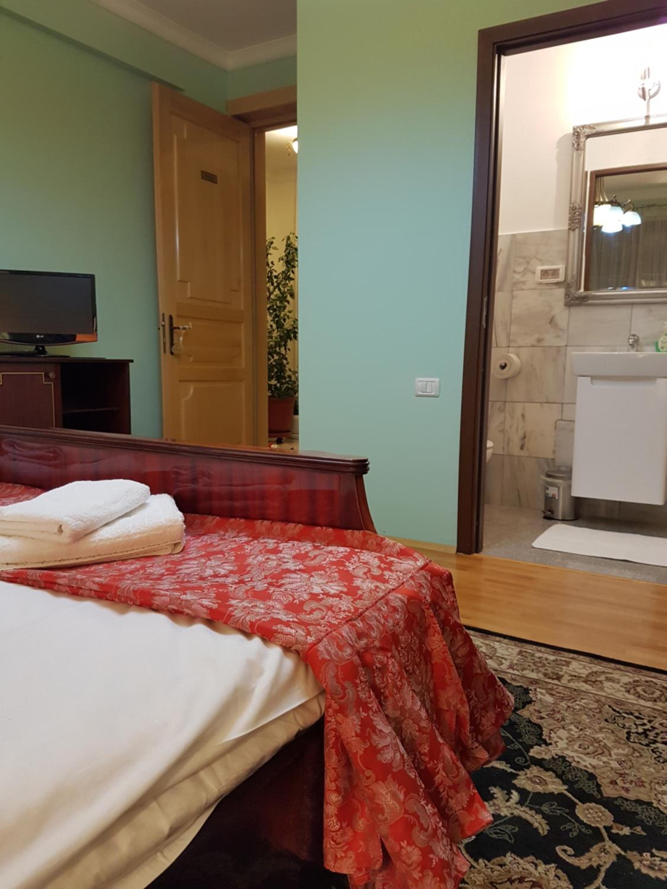 Paris Double Room - Photo 1