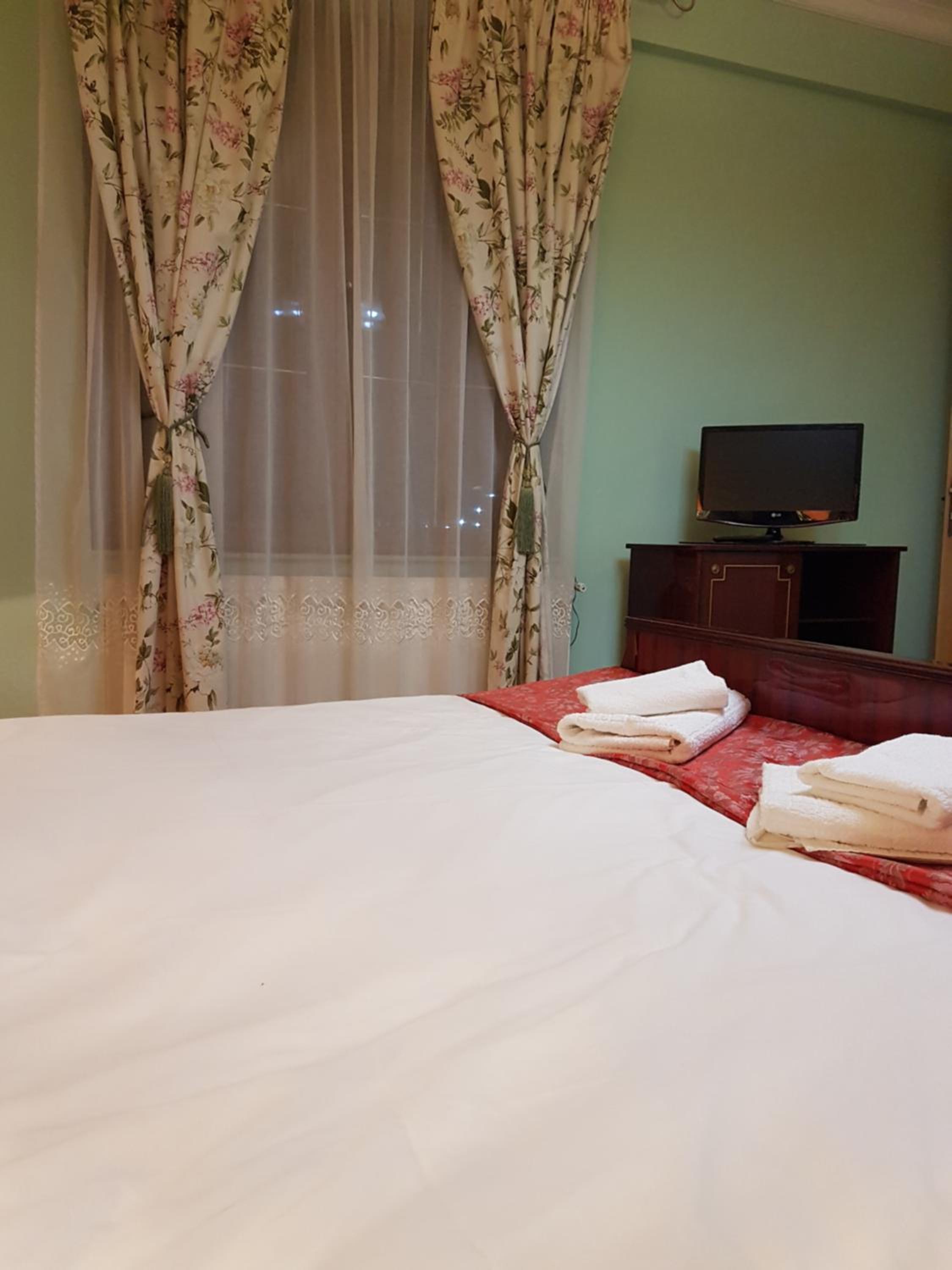 Paris Double Room - Photo 2