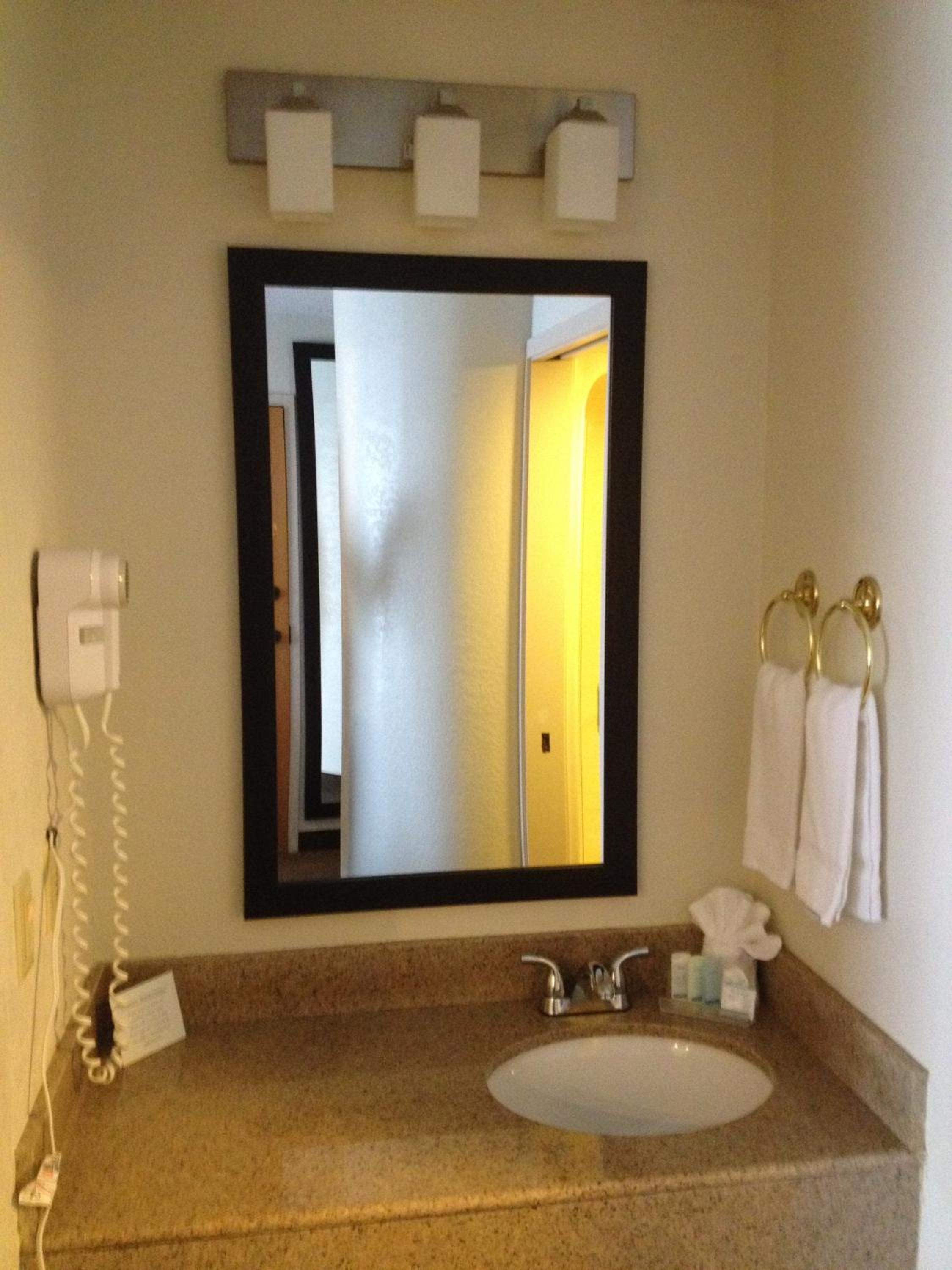 Queen Room -  Non-Smoking - Photo 6