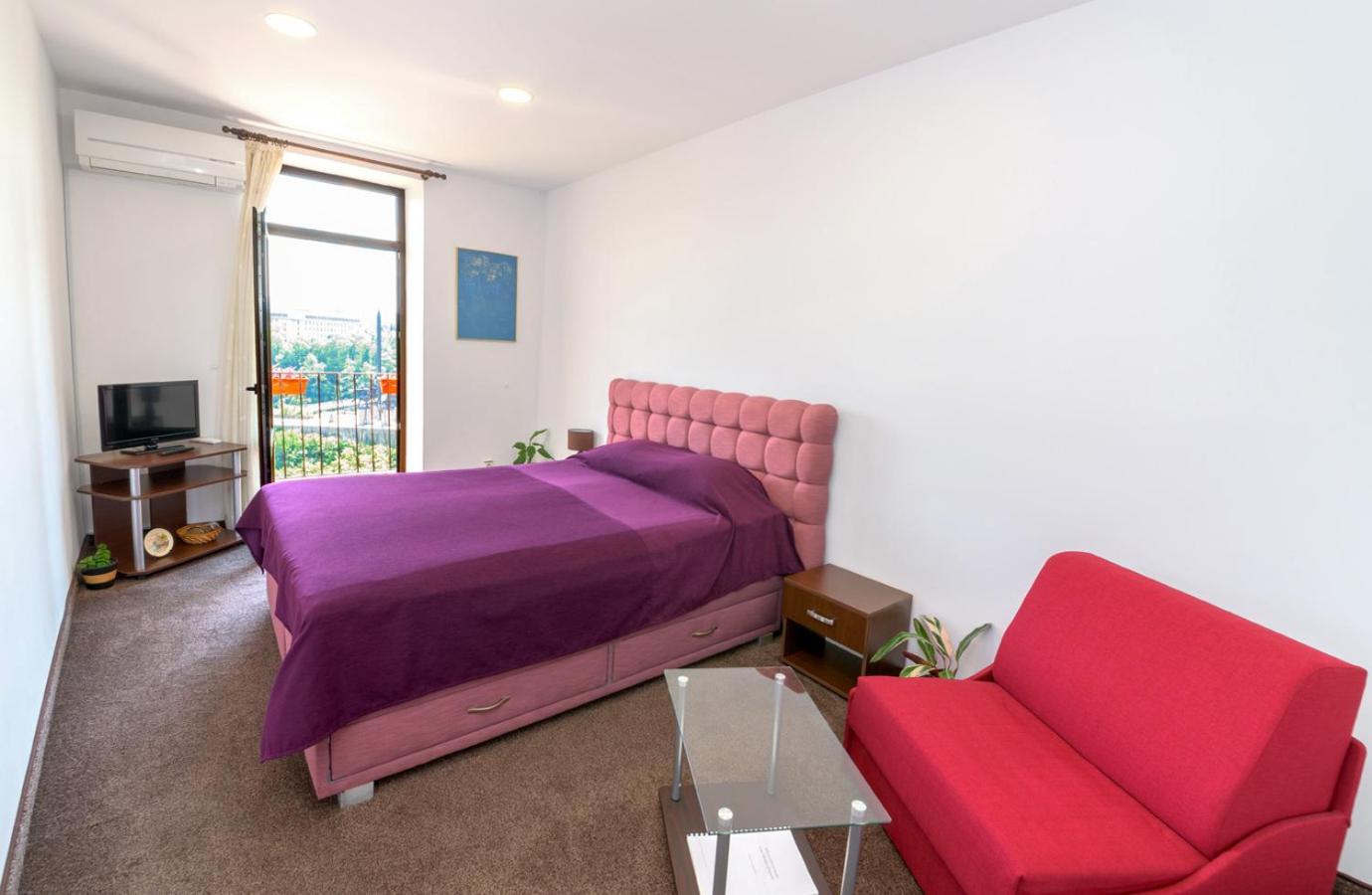 King Room with Balcony photo 1