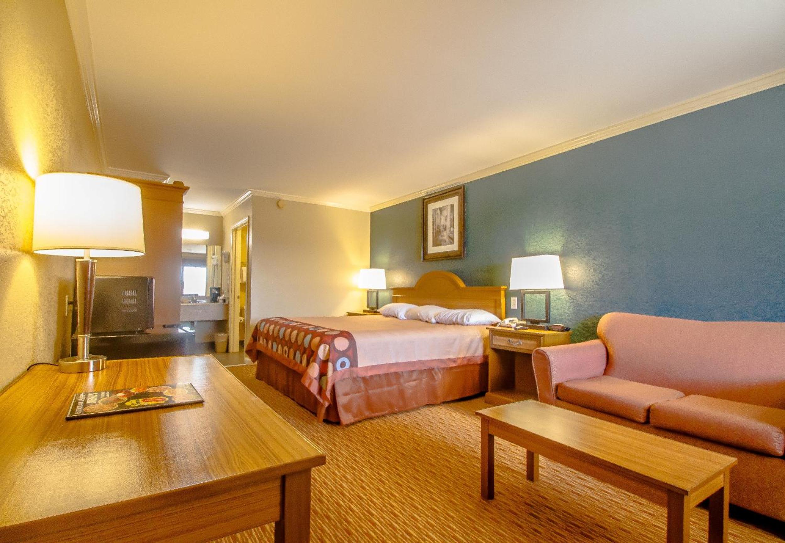 King Room - Non-Smoking - Photo 1