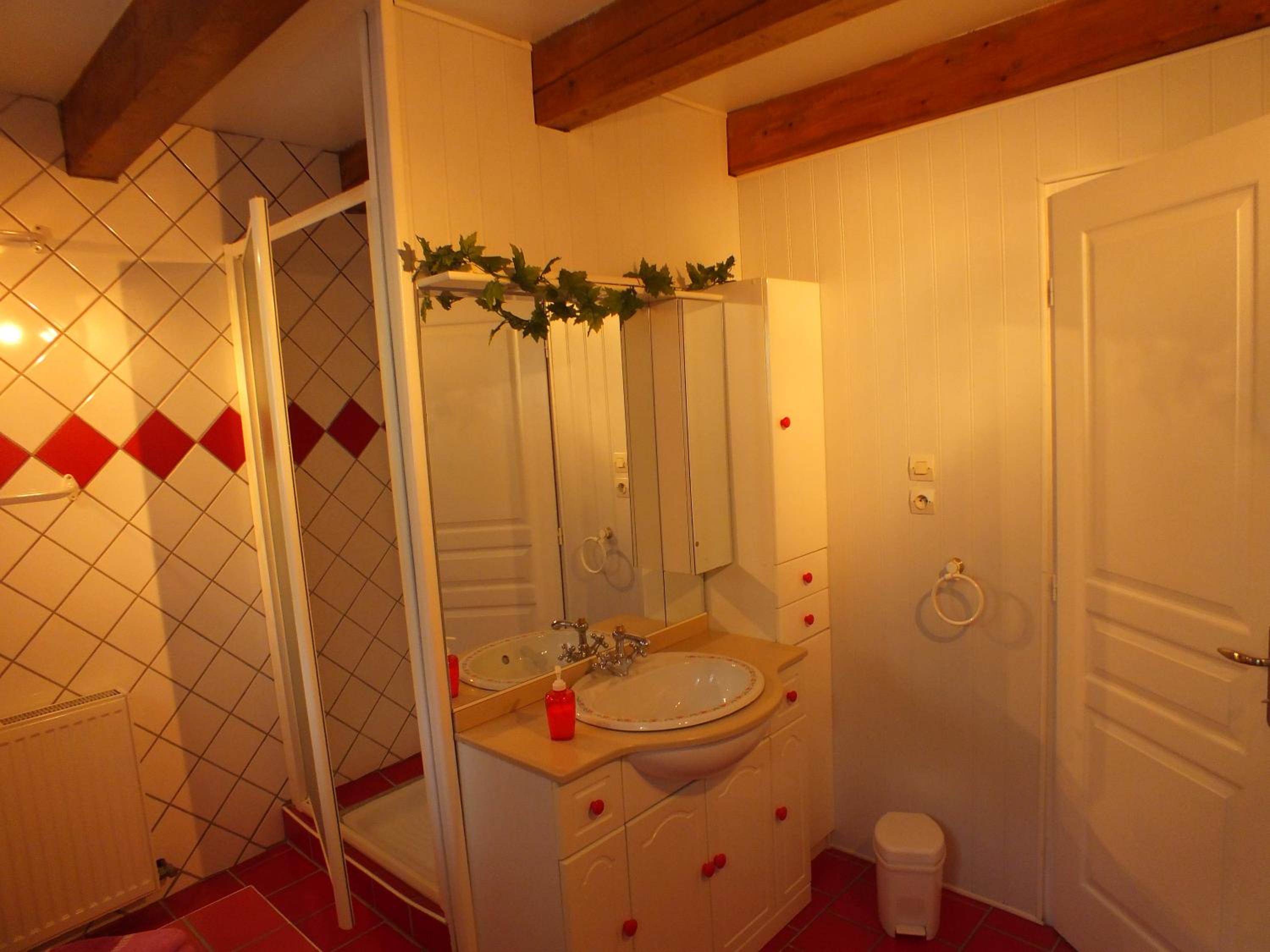Double Room - Photo 7