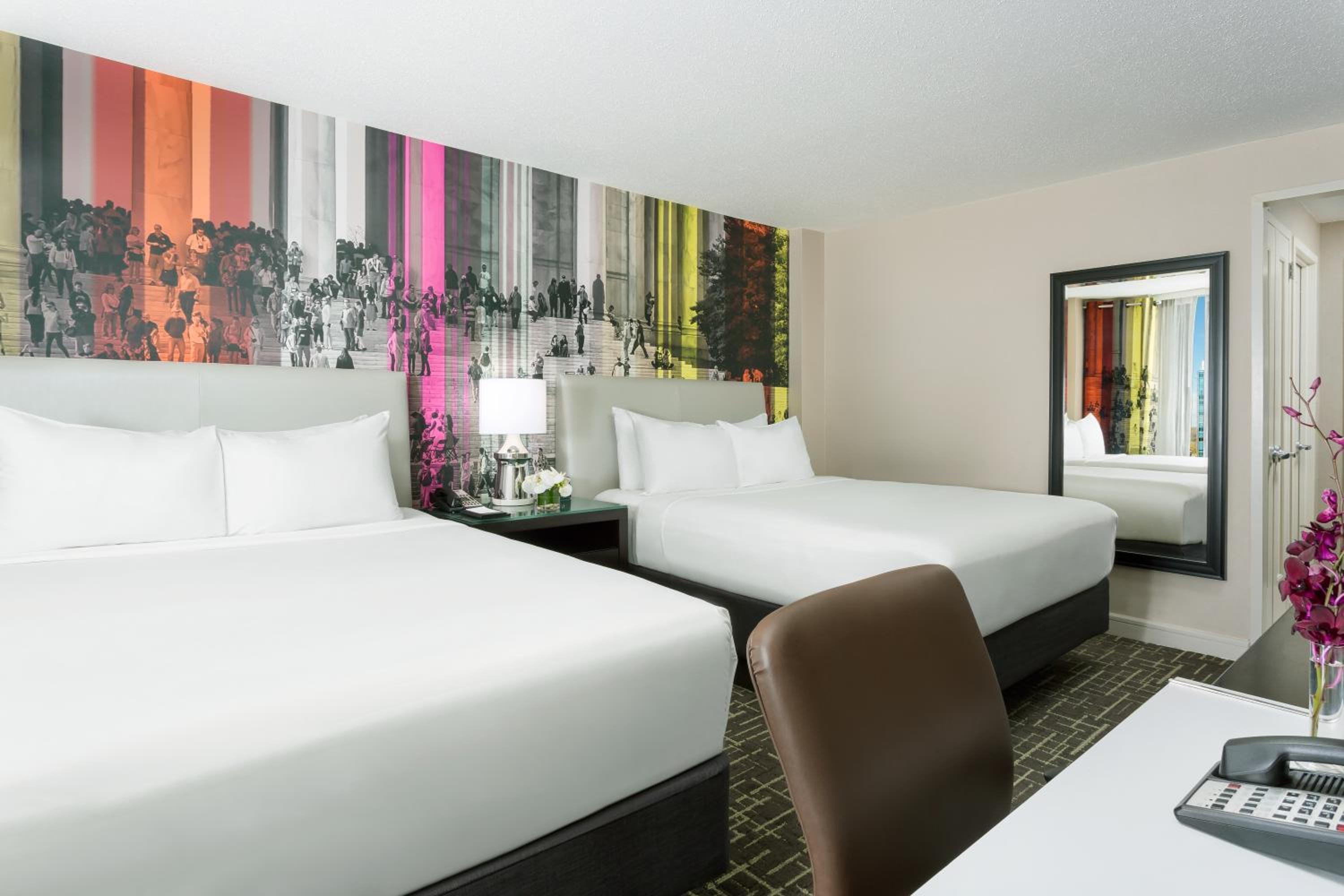 Queen Room with Two Queen Beds and Accessible Shower - Disability Access - Photo 5