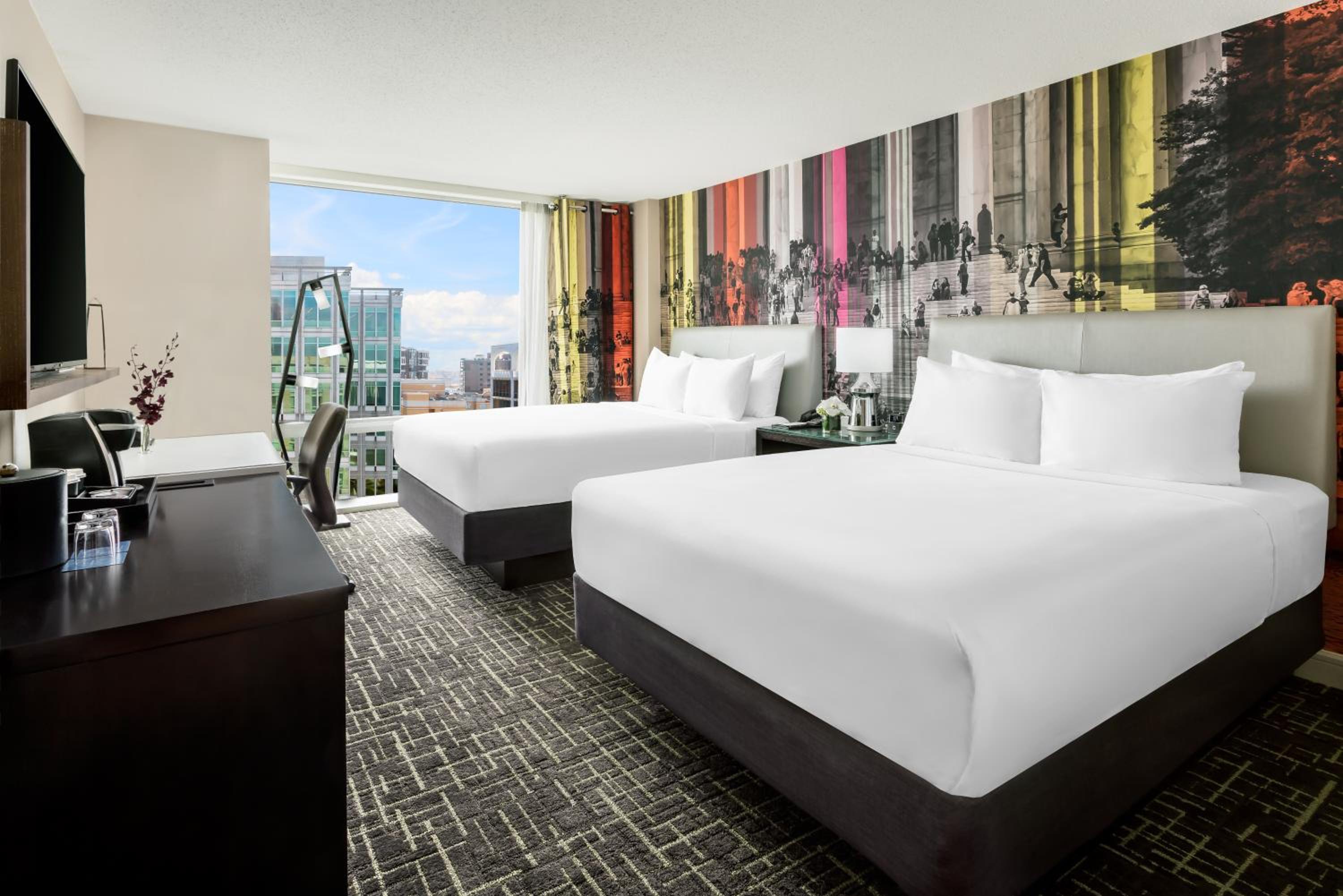Queen Room with Two Queen Beds and Accessible Shower - Disability Access - Photo 2