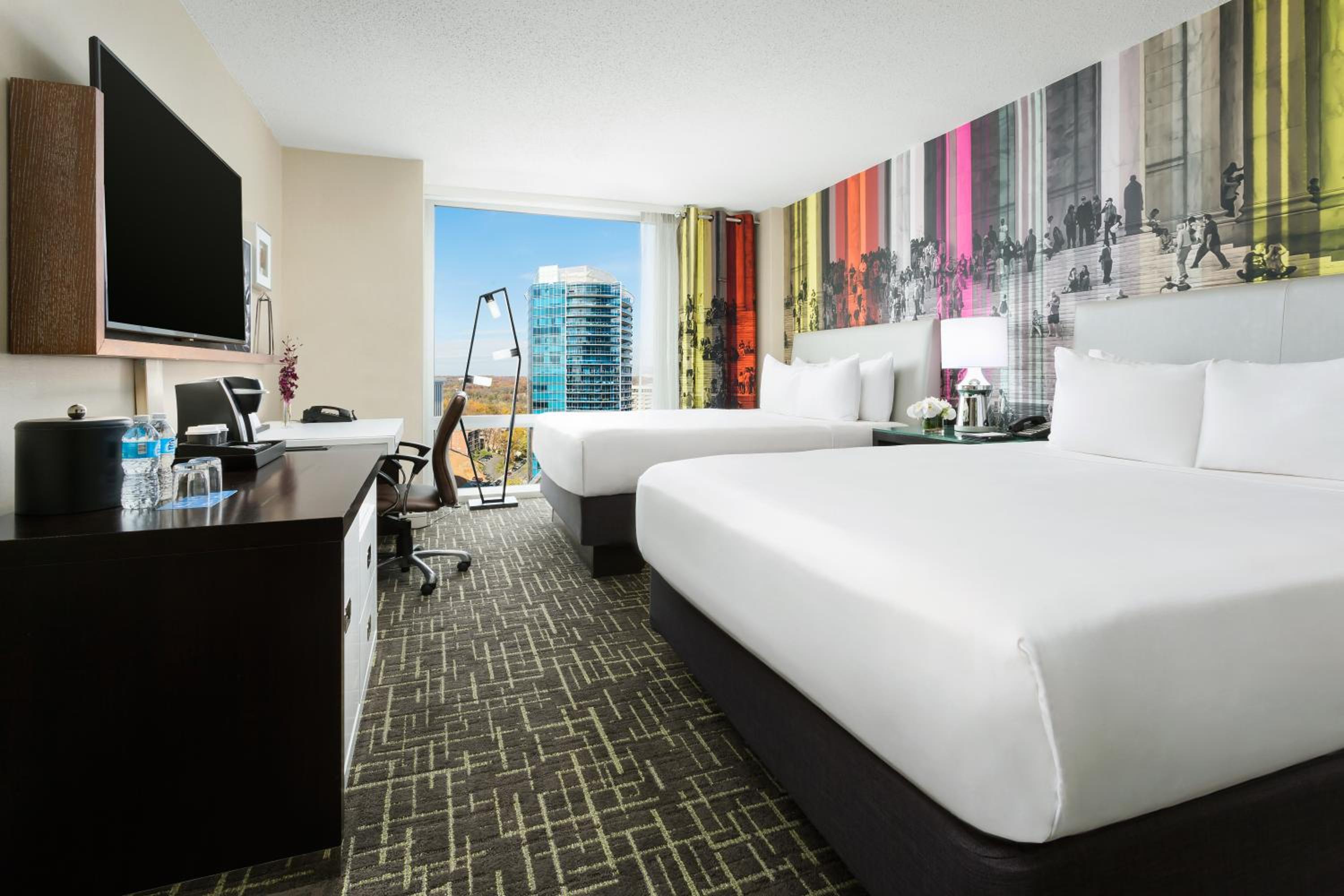 Queen Room with Two Queen Beds - High Floor - Photo 3