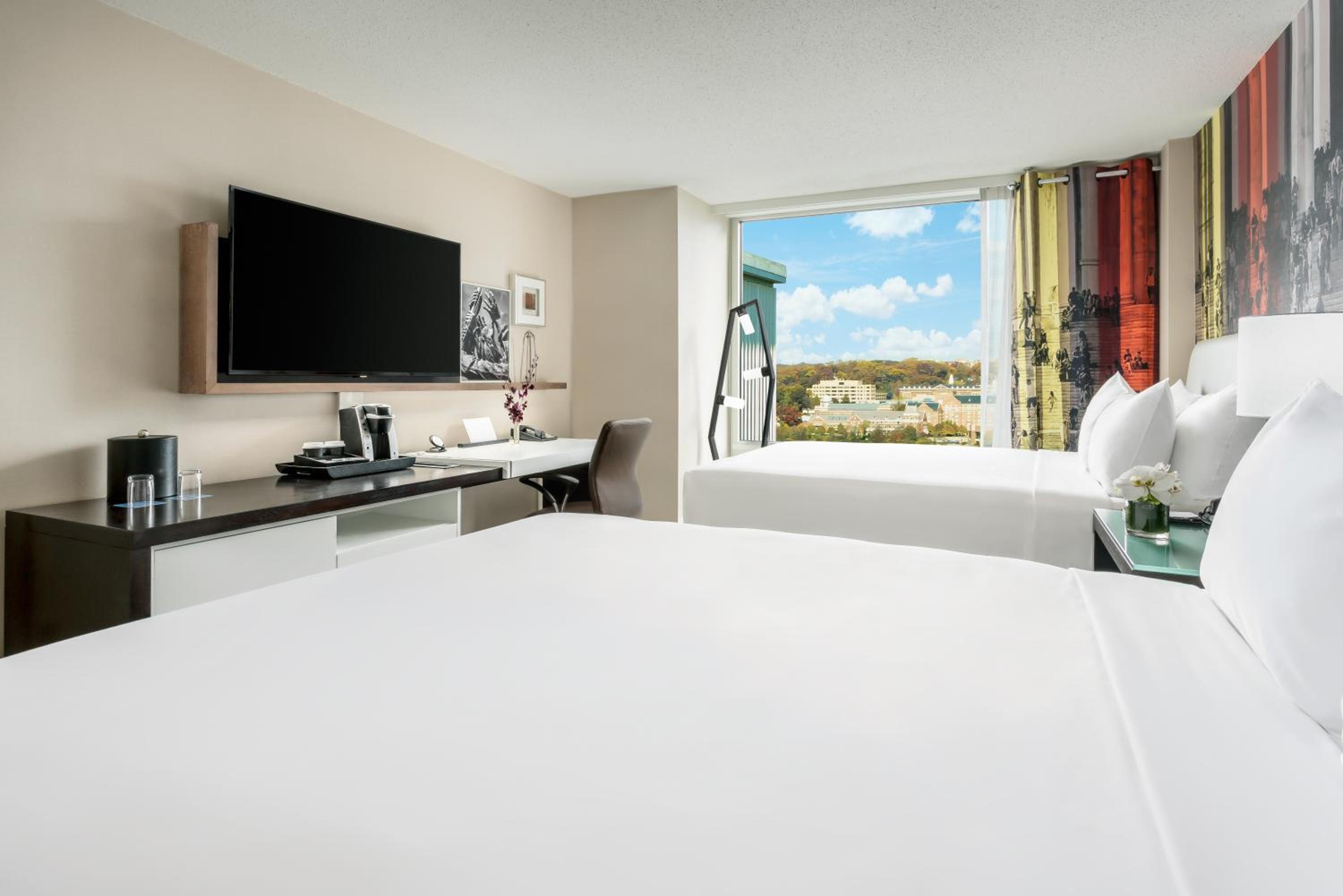 Queen Room with Two Queen Beds and Accessible Shower - Disability Access - Photo 3