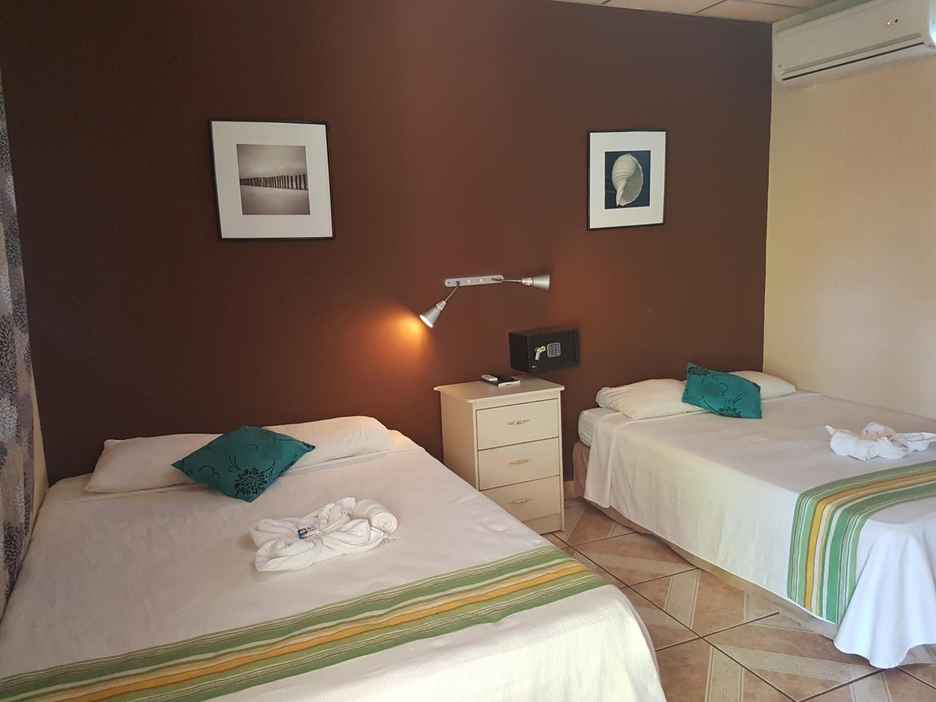 Habitación Doble con Dos Camas Dobles