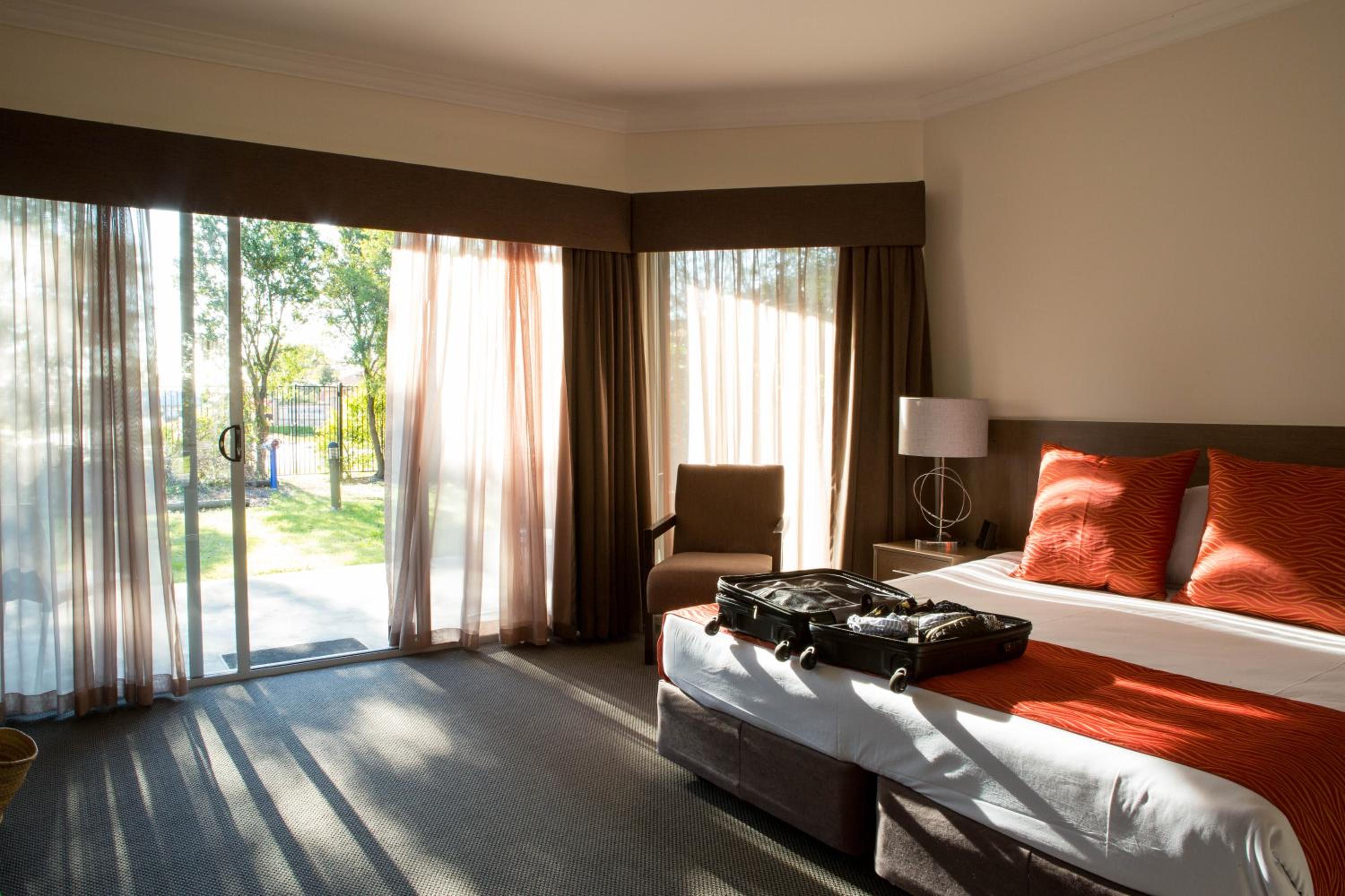 Premium King Spa Suite (Not Pet Friendly) - Photo 6