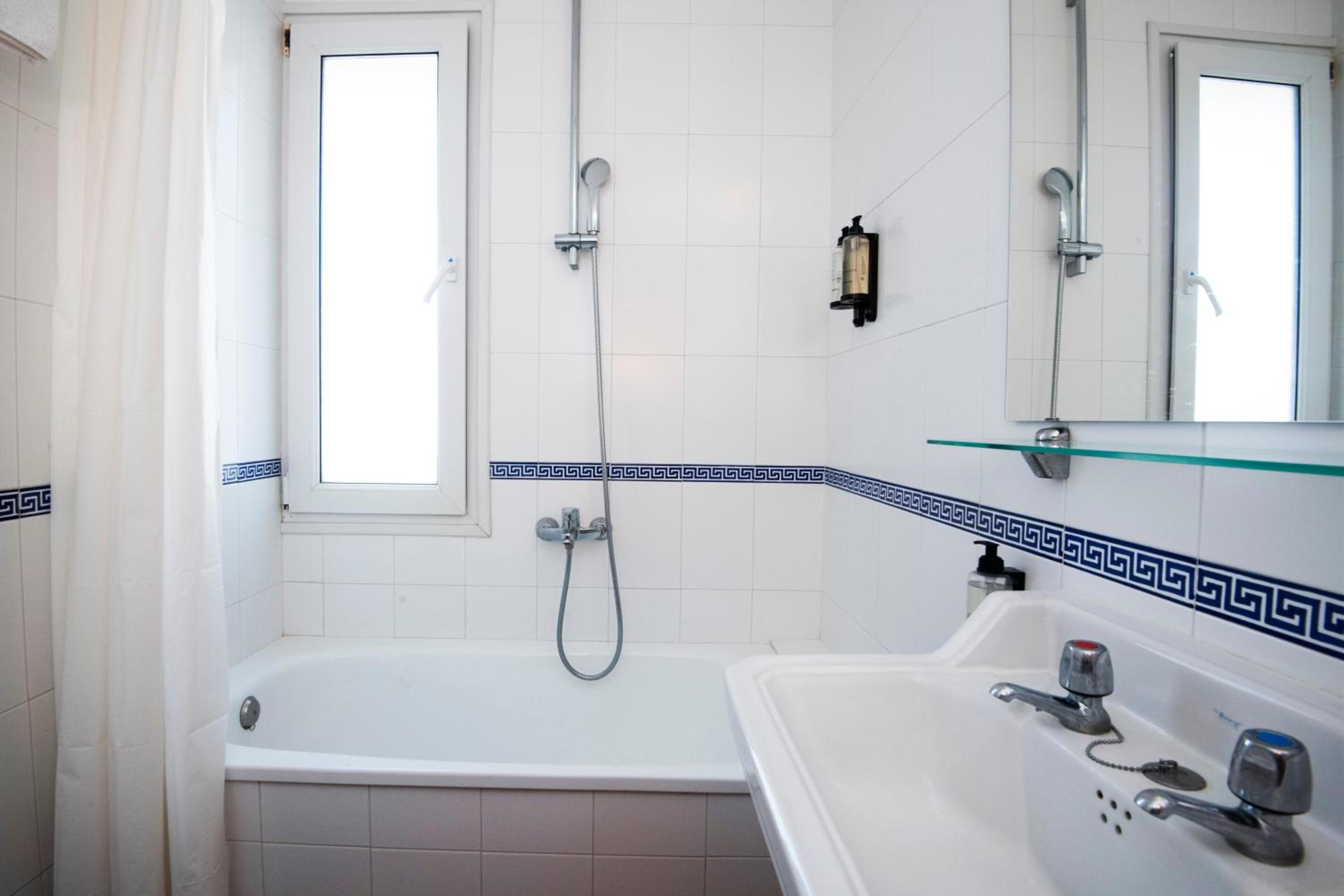 Deluxe Triple Room with Sea View