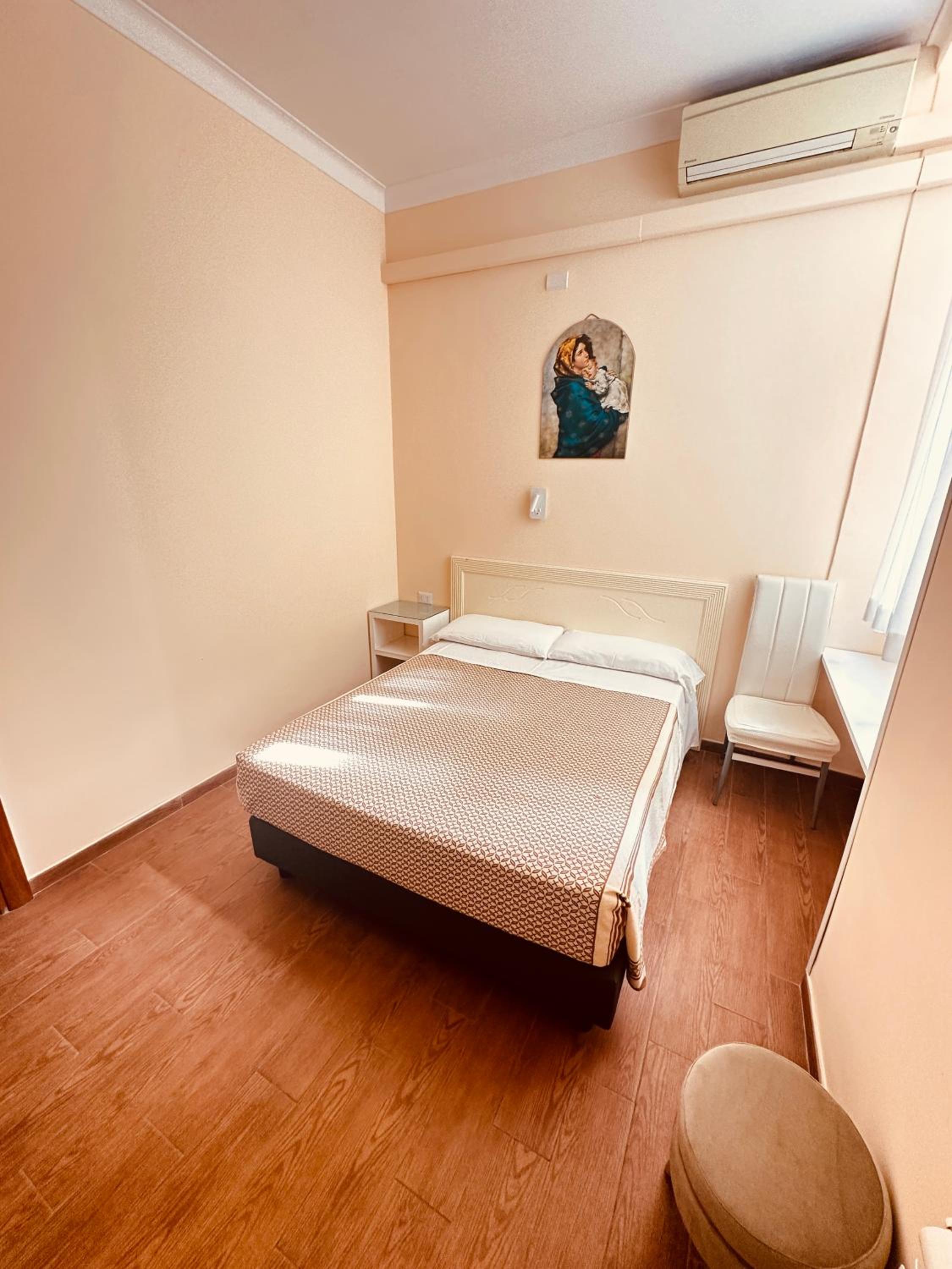 Small Double Room photo 2