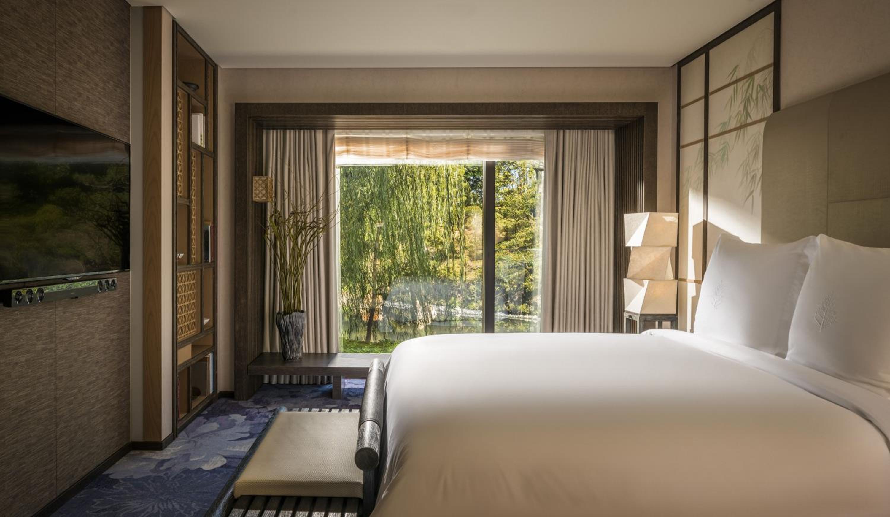One Bedroom Premier Heritage Garden Suite King