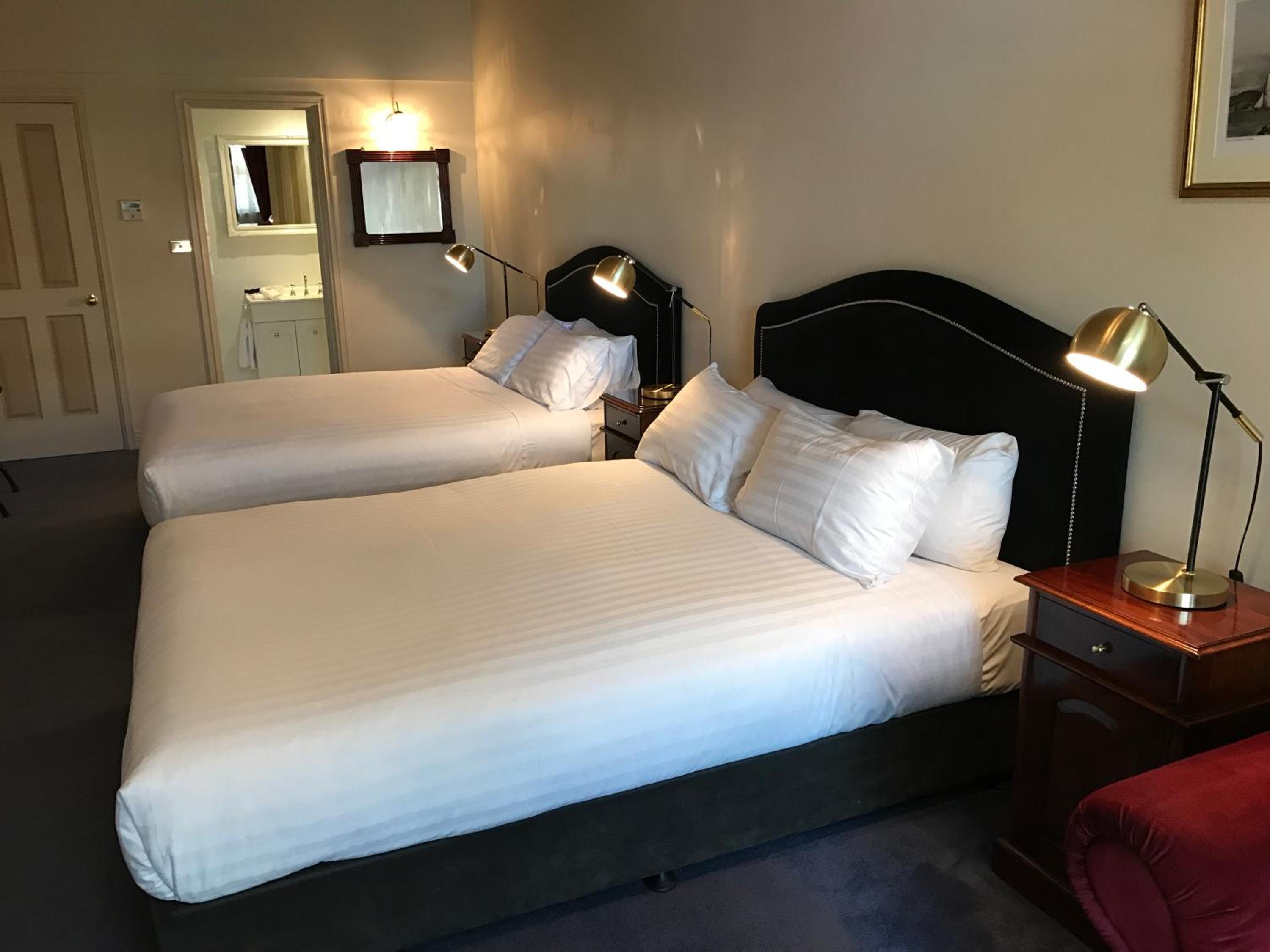 Classic Quadruple Room thumbnail 5