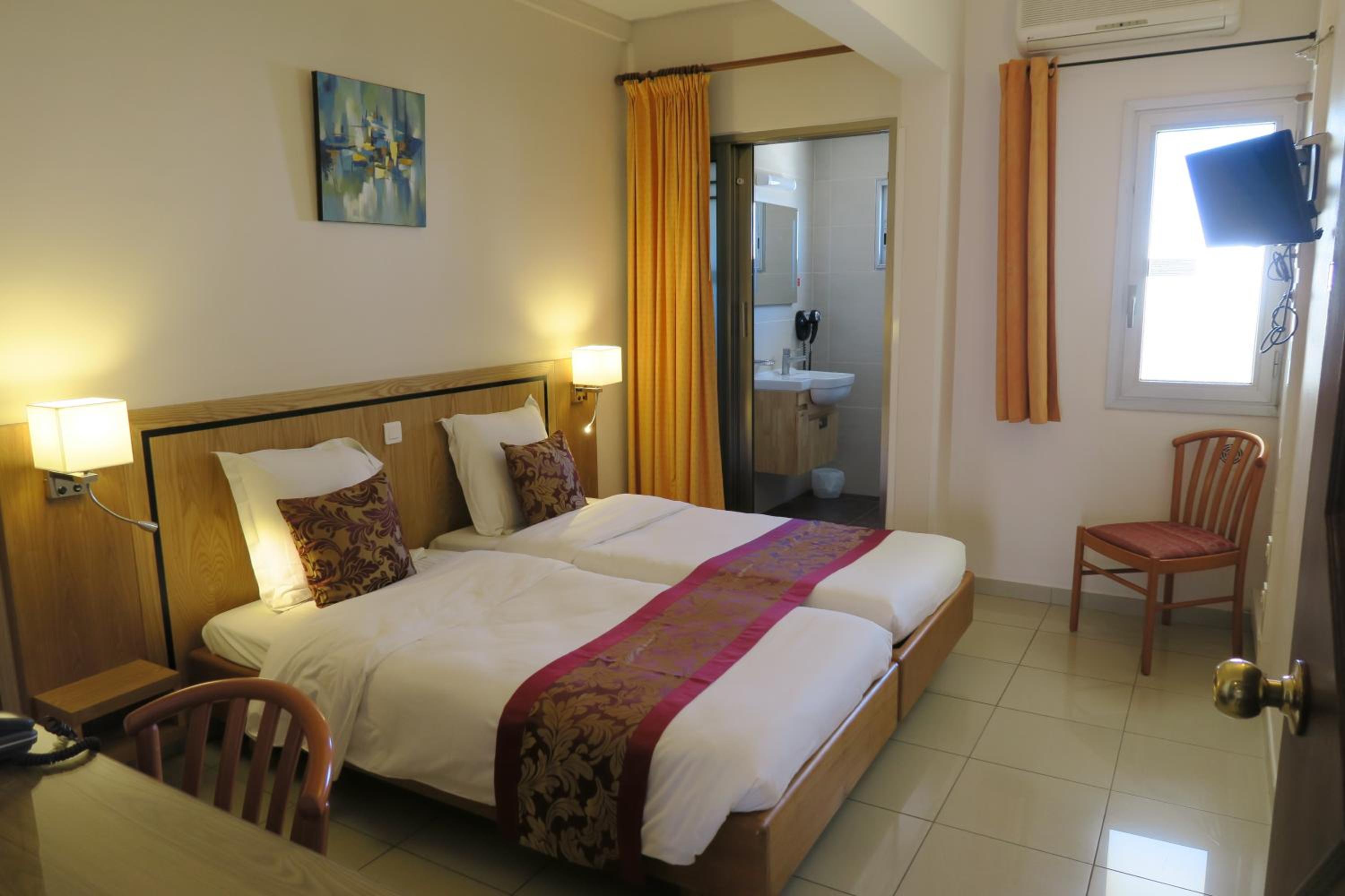 Standard Double Room - Photo 5
