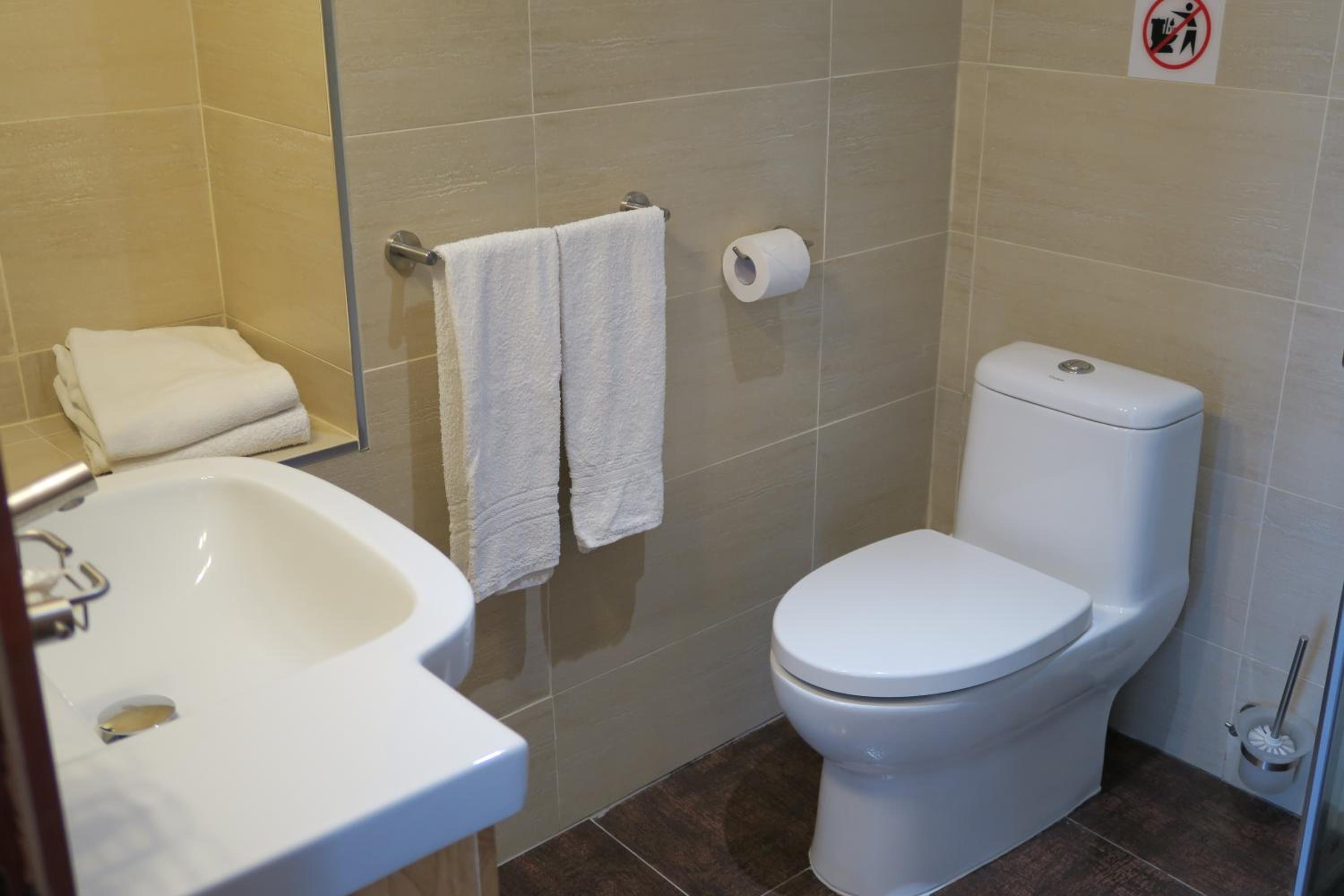 Classic Double Room - Photo 10