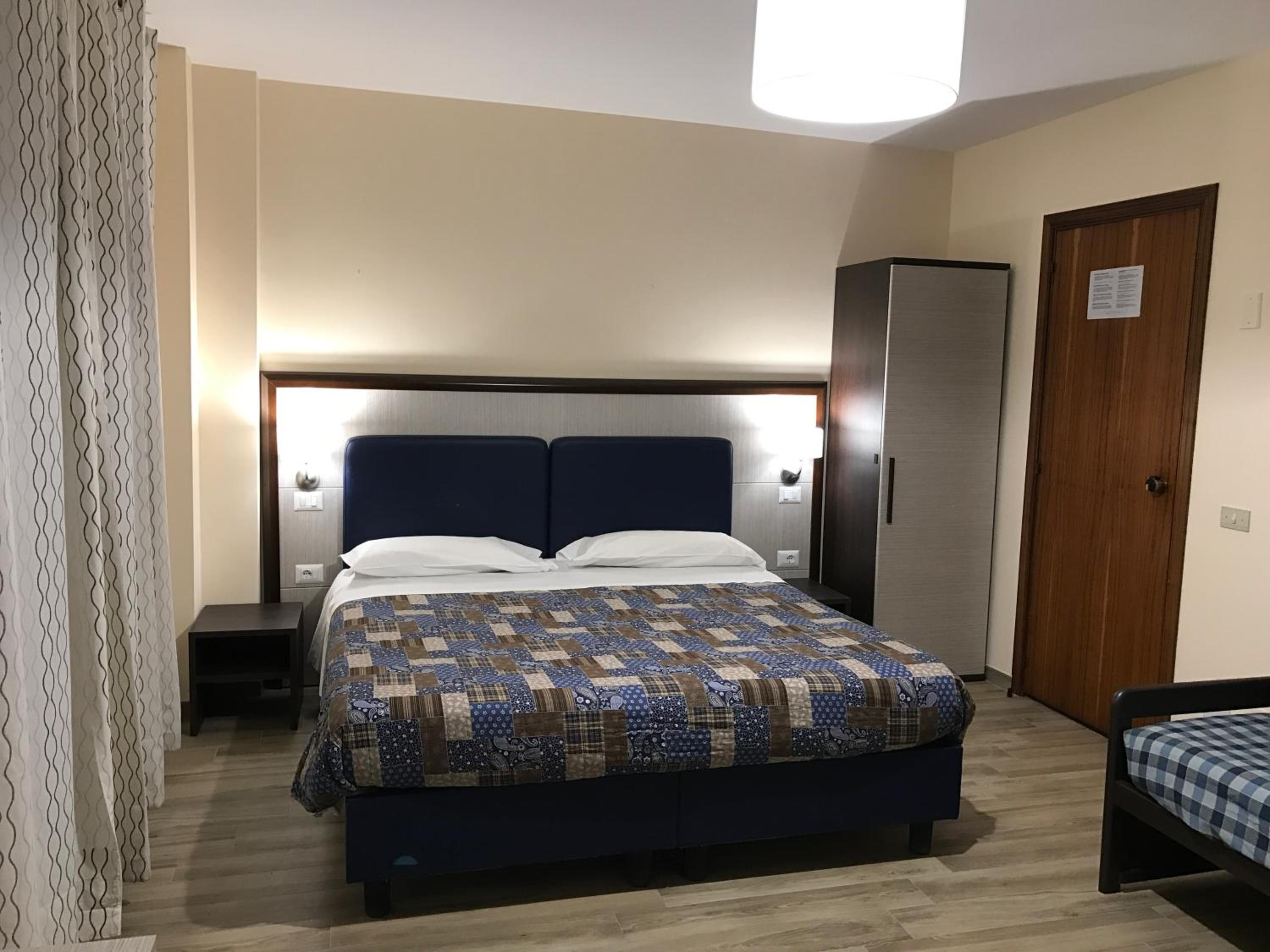 Standard Double or Twin Room photo 2