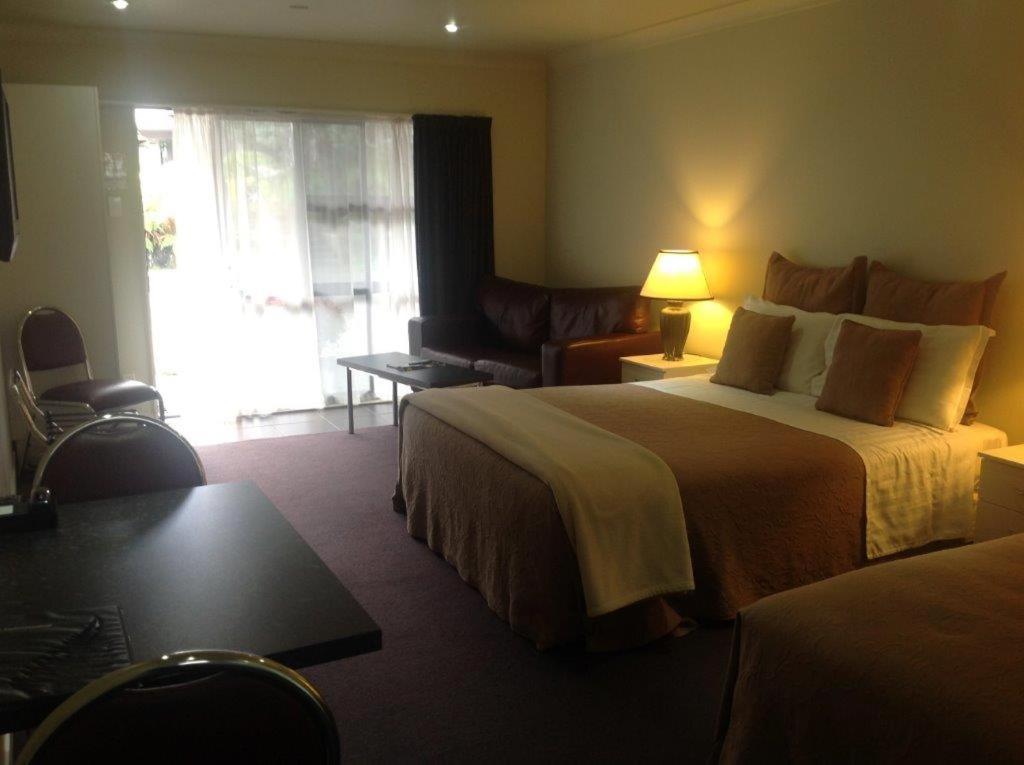 Queen Room with Spa Bath