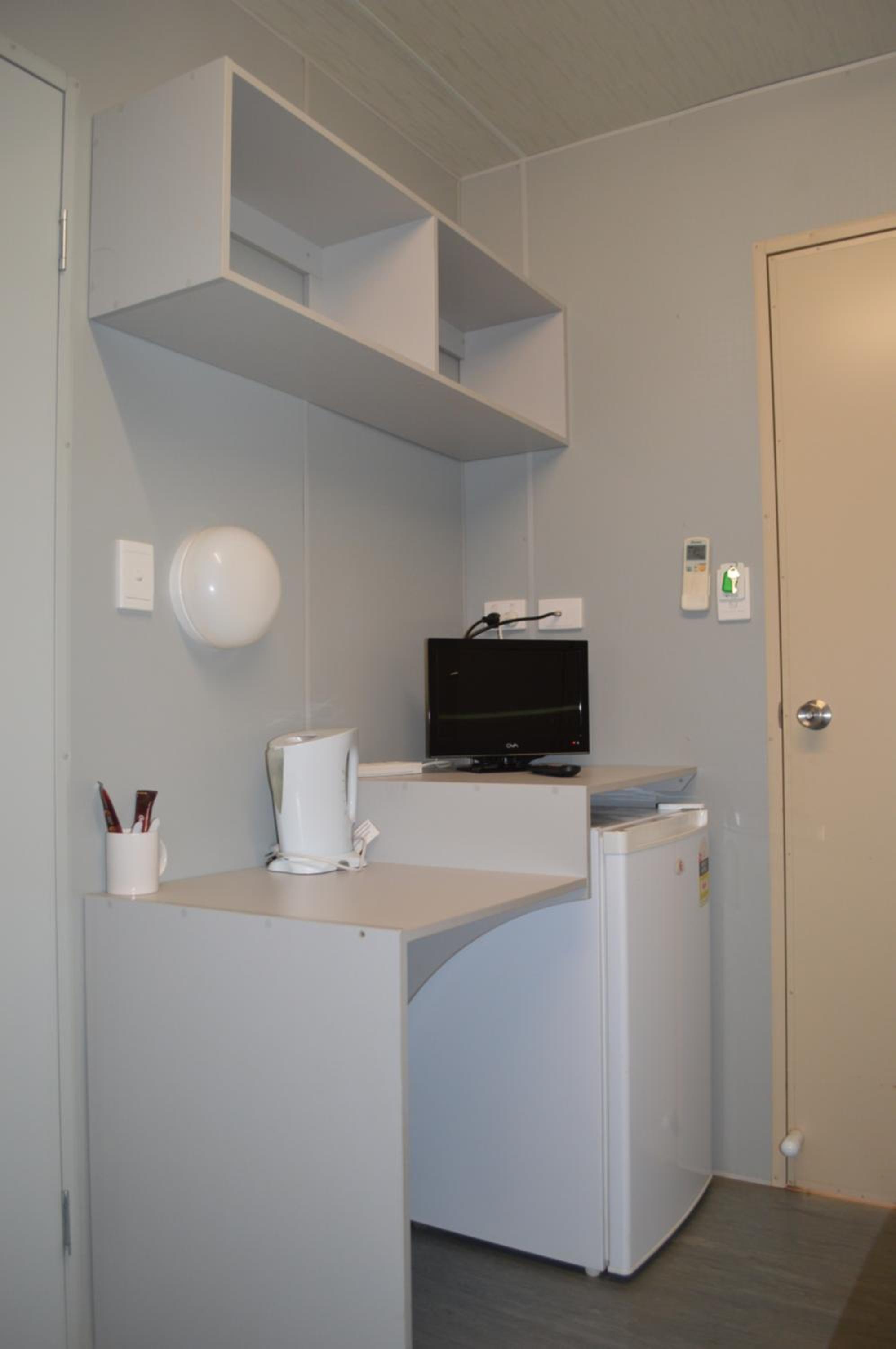 Single Room with Private Bathroom photo 2