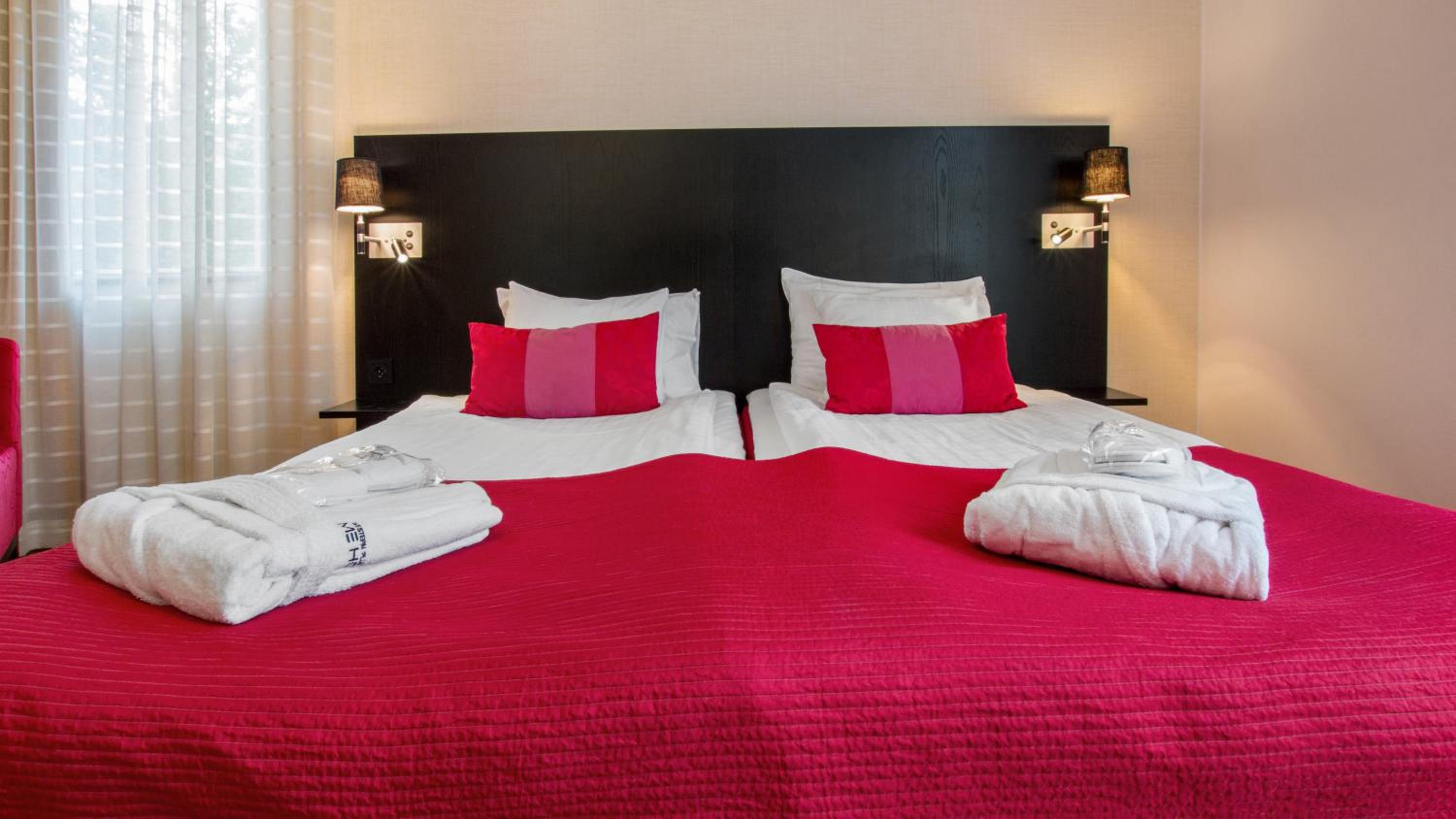 Premium King Room - Non-Smoking - Photo 6