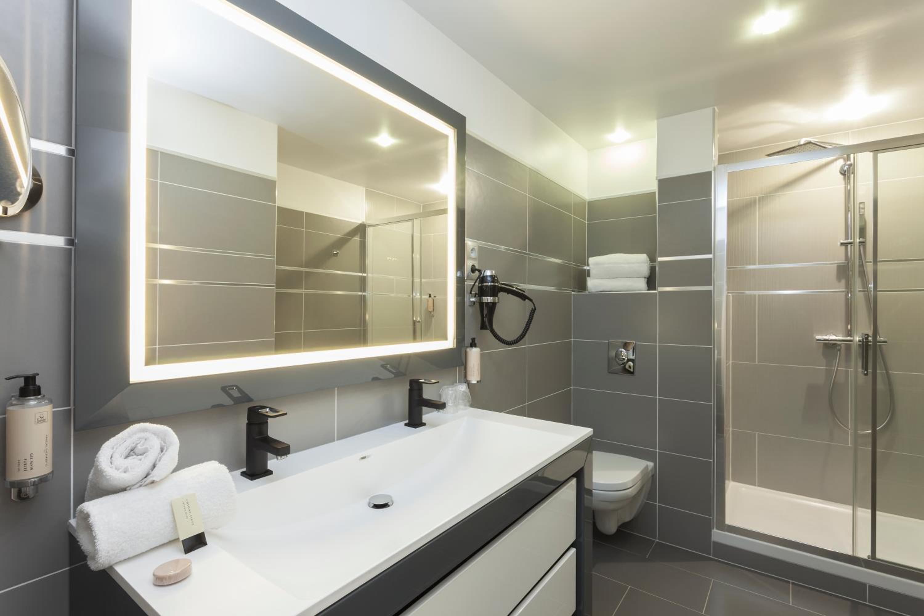 Prestige Double or Twin Room - Photo 10