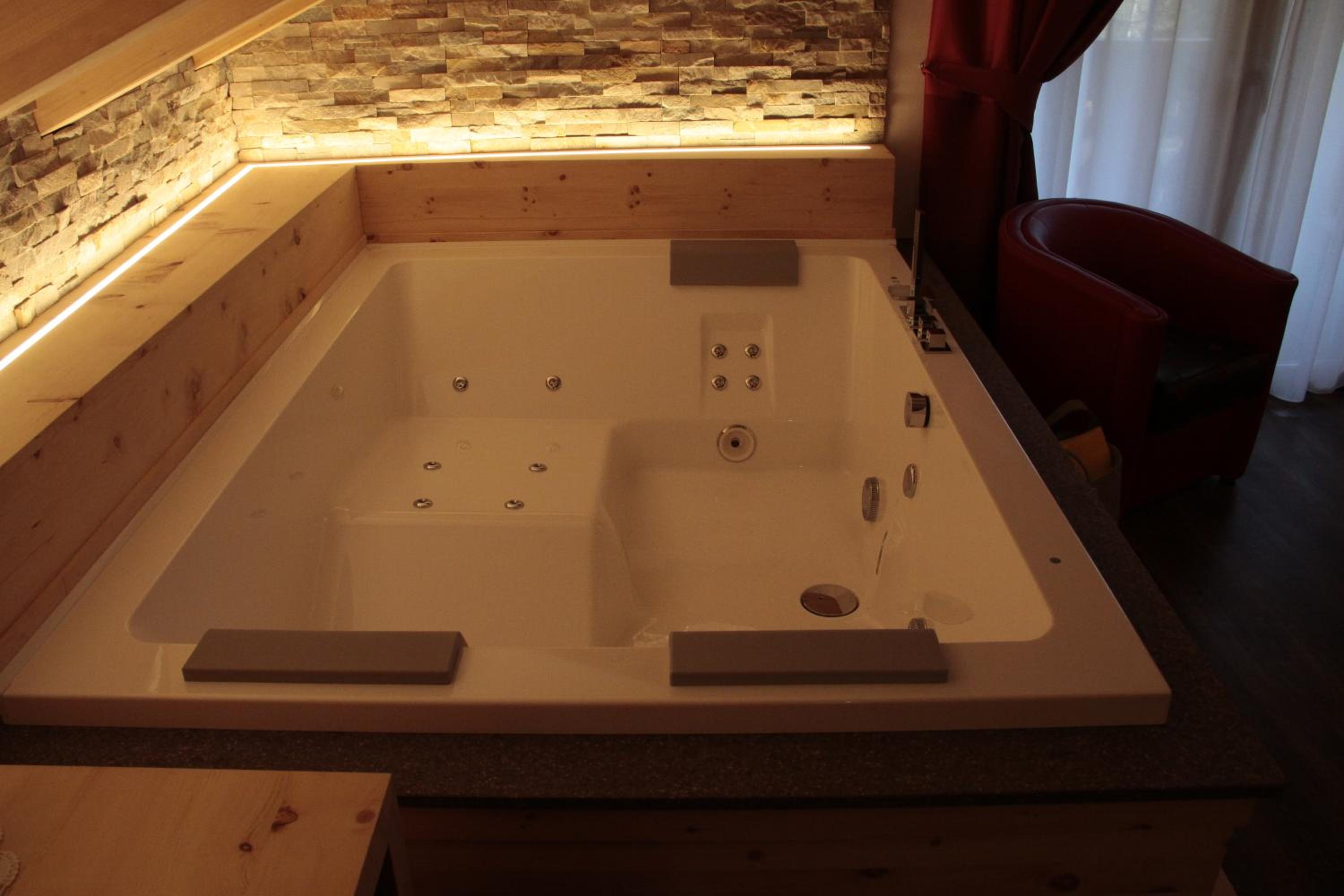 Superior Suite - Photo 5
