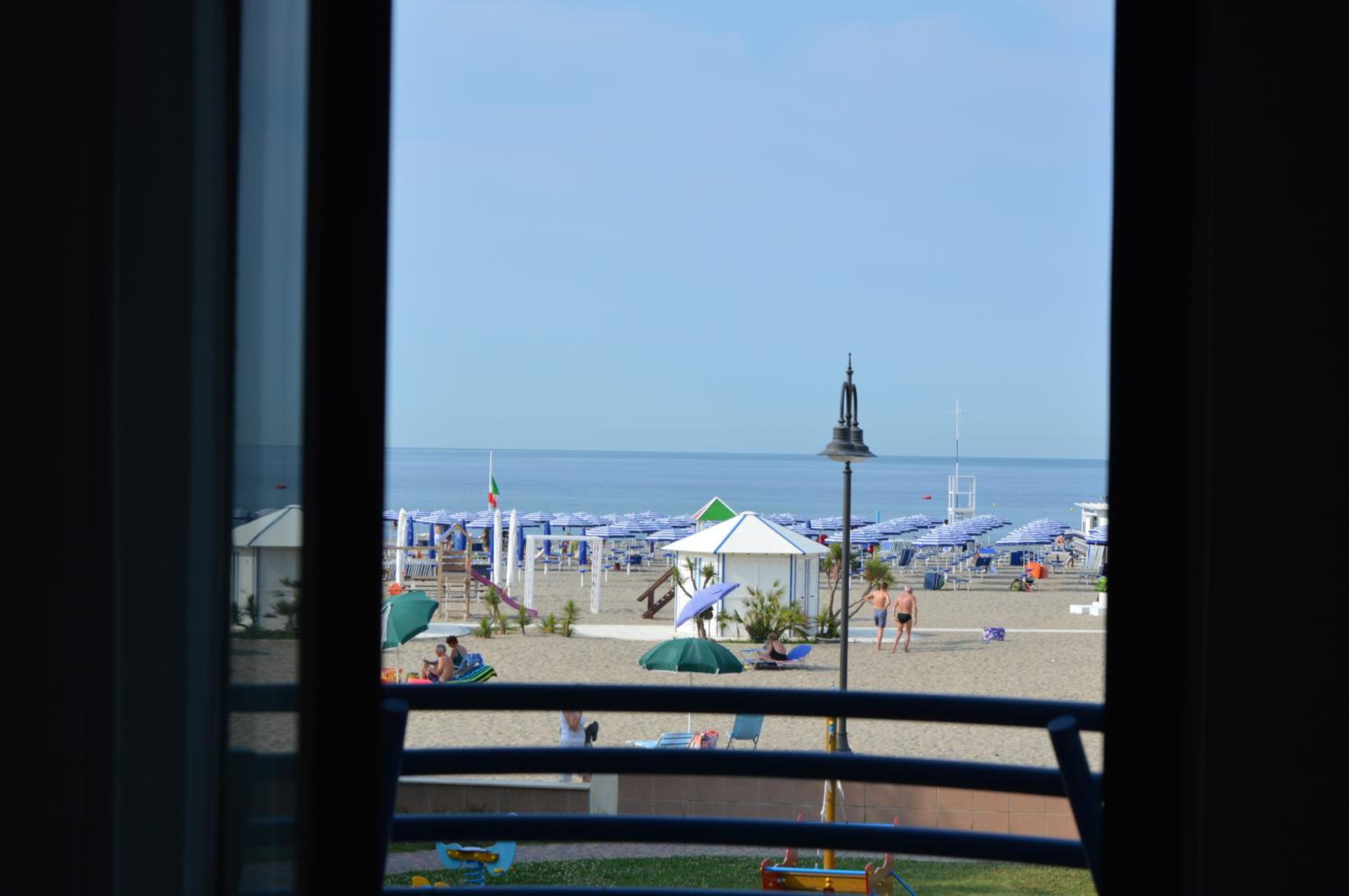 Double or Twin Room with Balcony - Photo 7