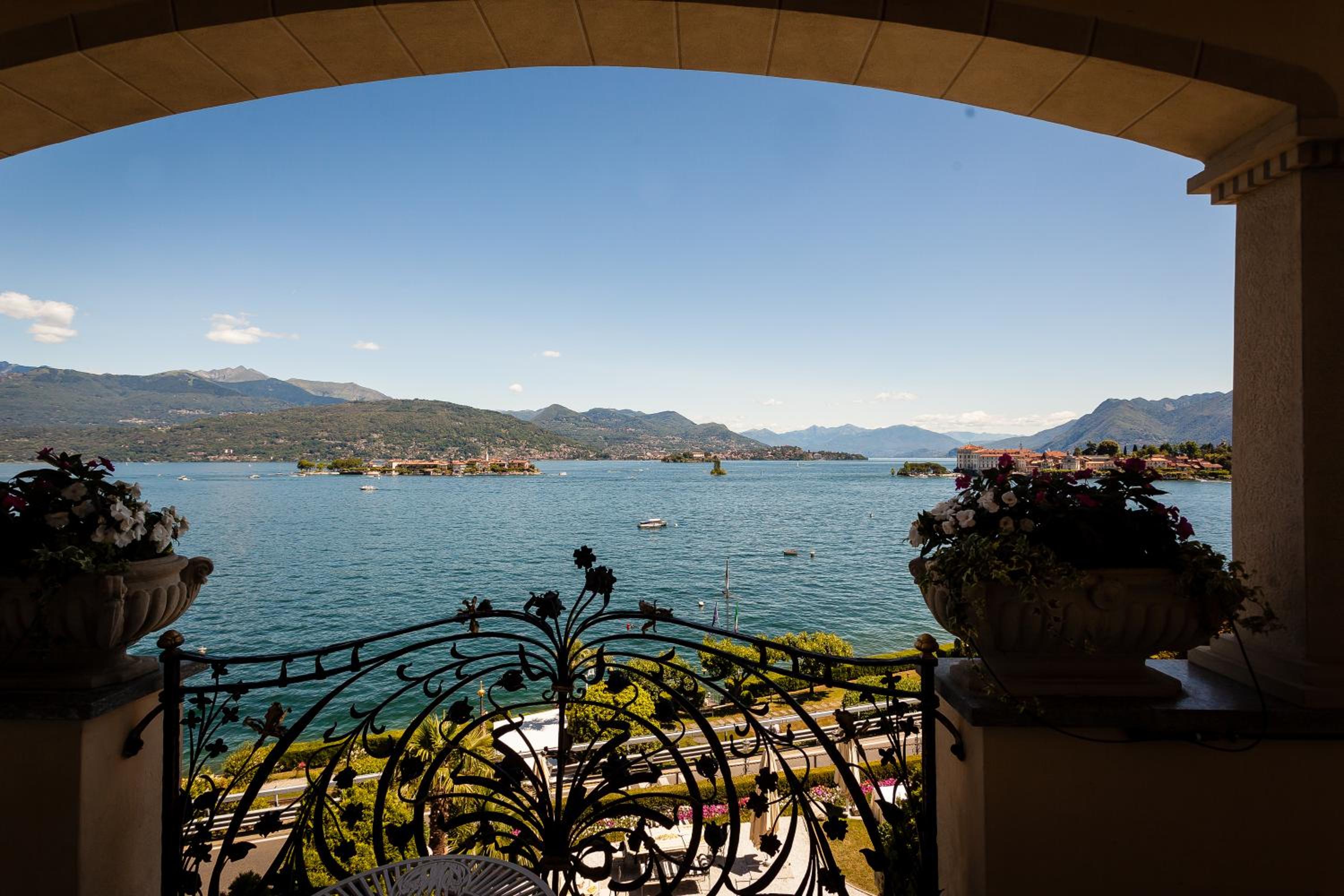 Deluxe Double Room with Lake View - Photo 7