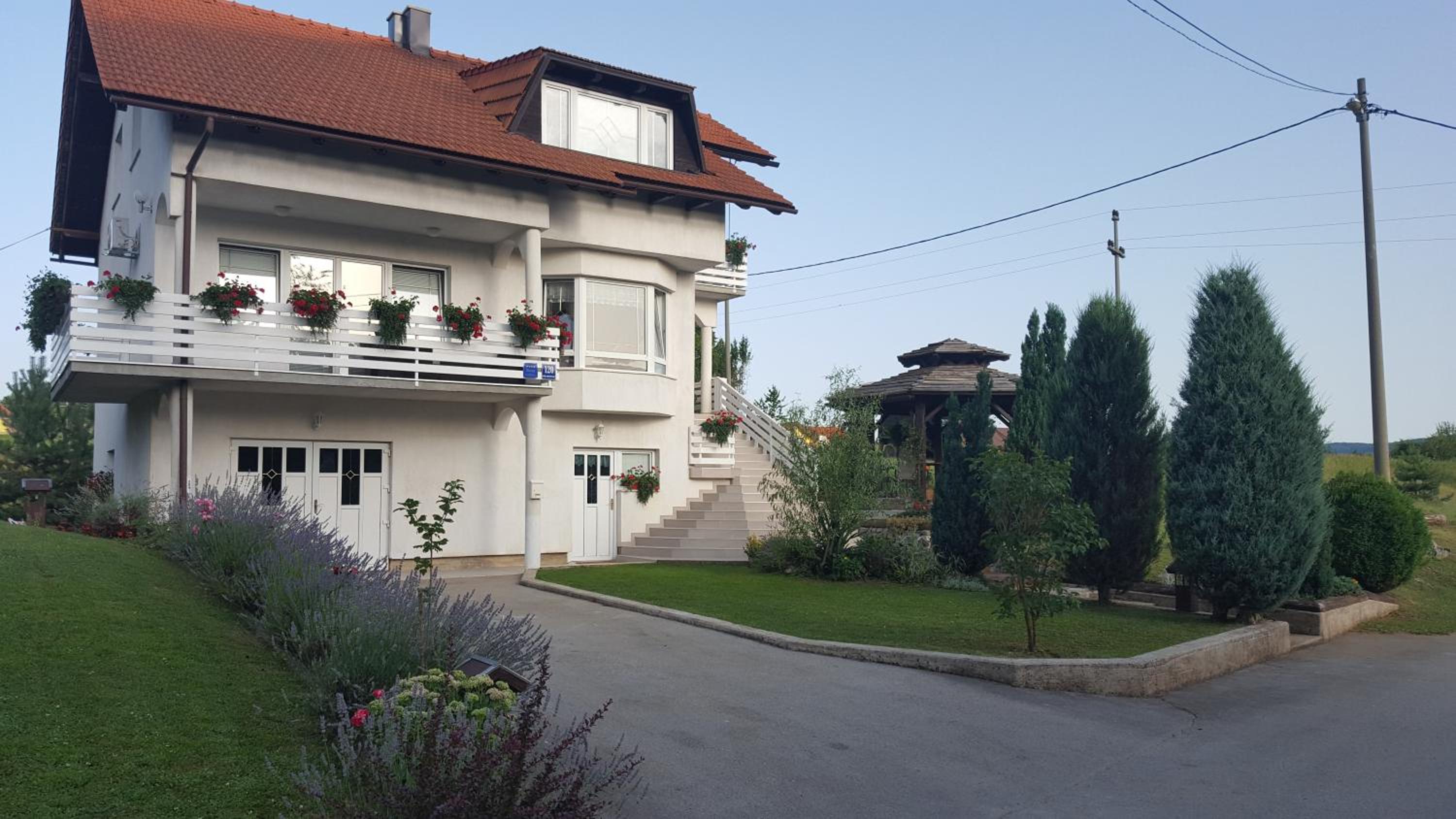 Two-Bedroom Apartment with Balcony - Photo 12