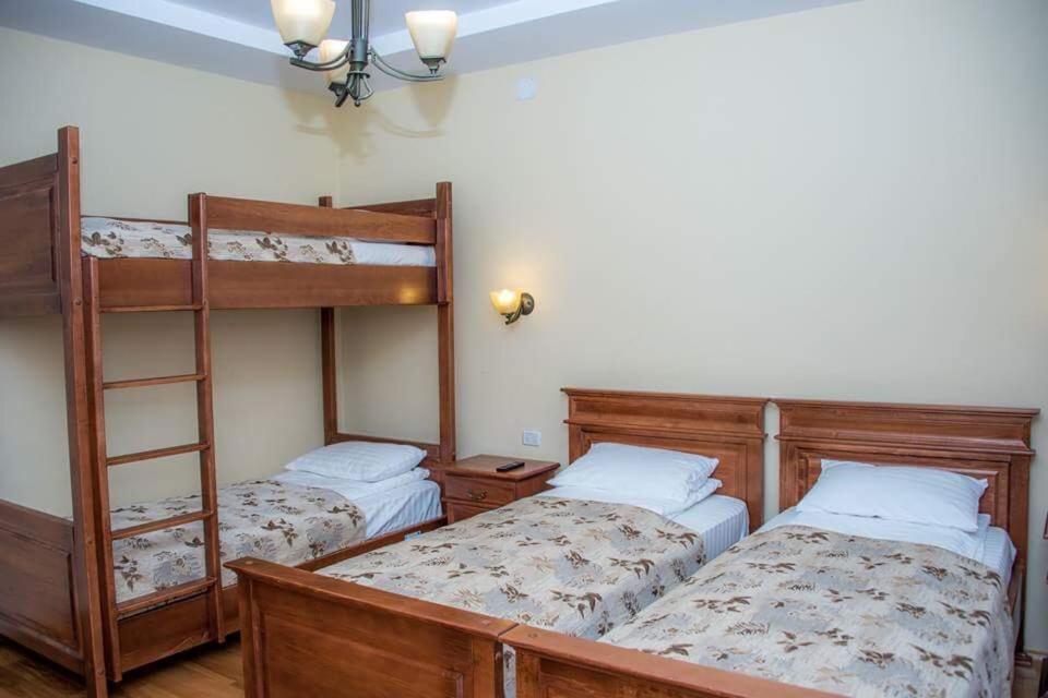 Quadruple Room with Private Bathroom photo 1