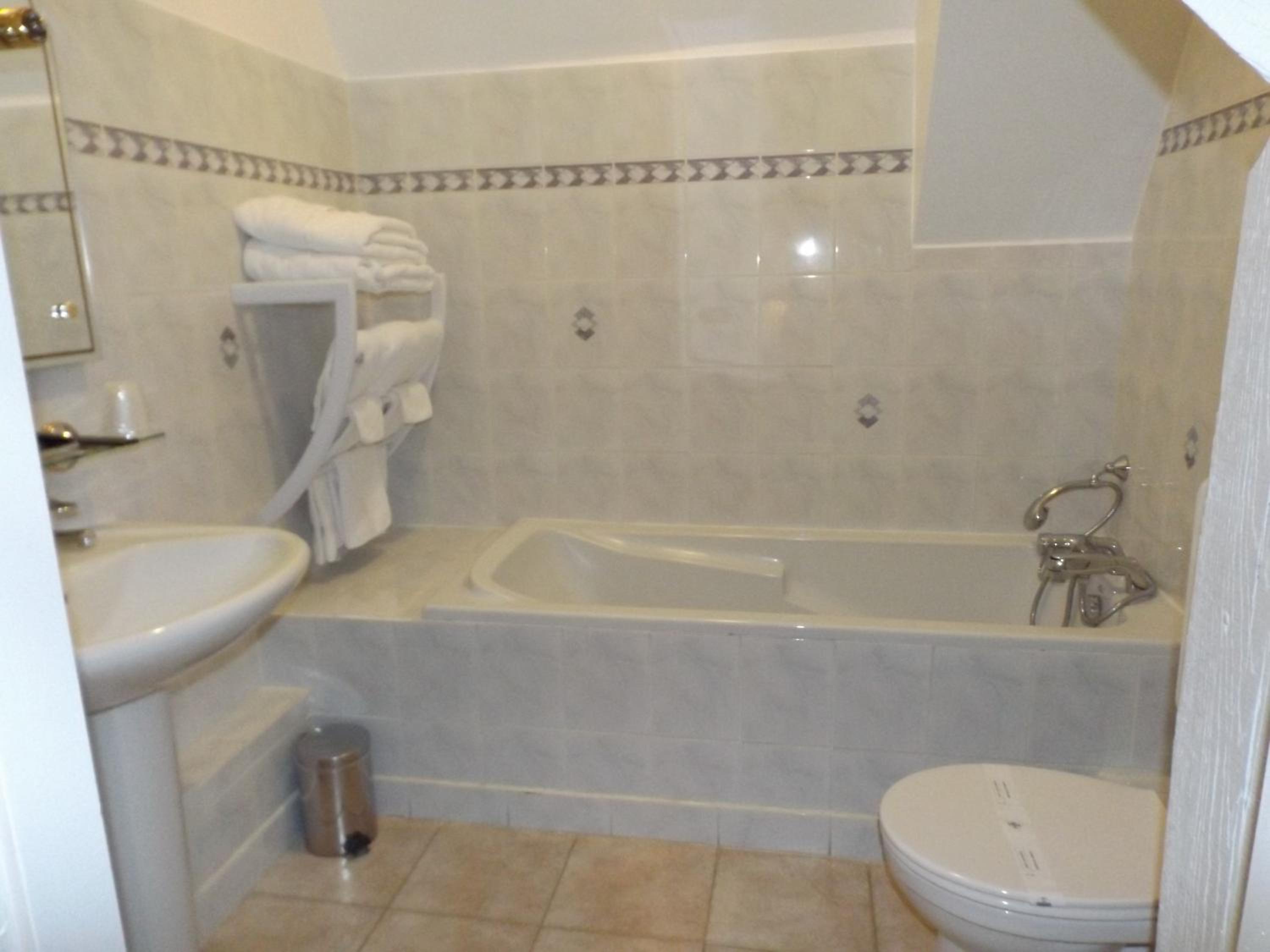 Basic Double Room photo 2