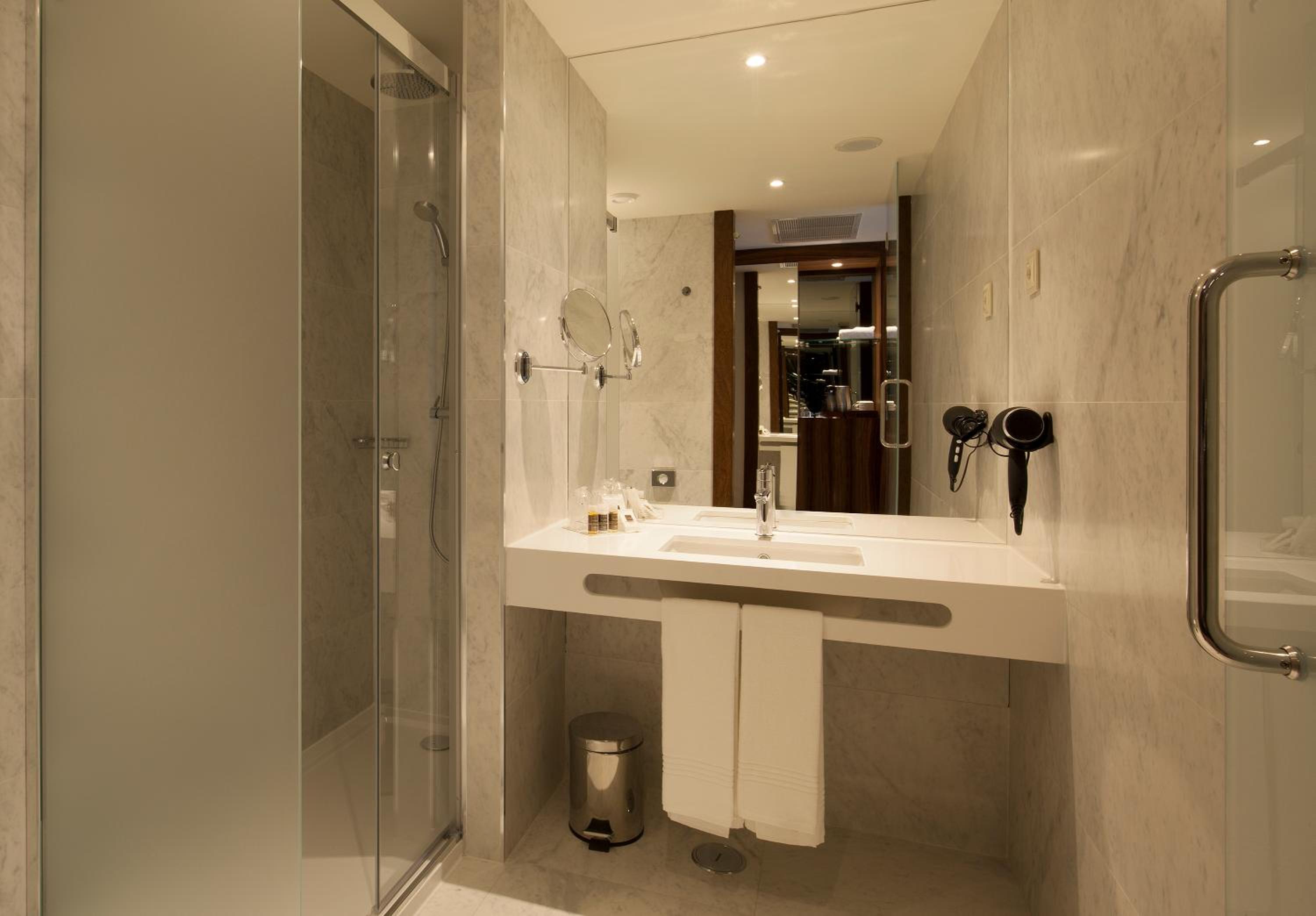 Special Offer - Superior Twin Room thumbnail 6