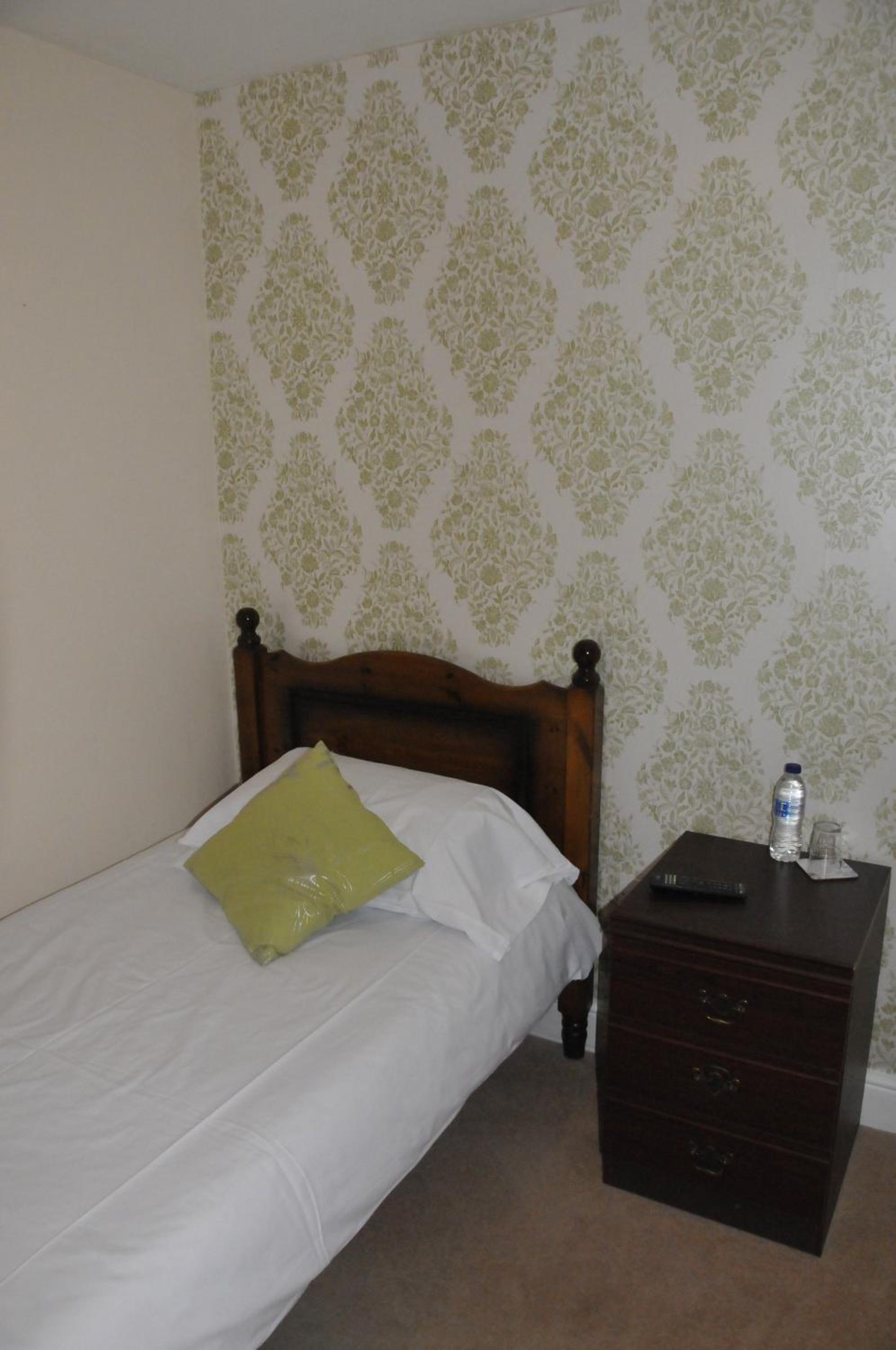 Double or Twin Room - Photo 4