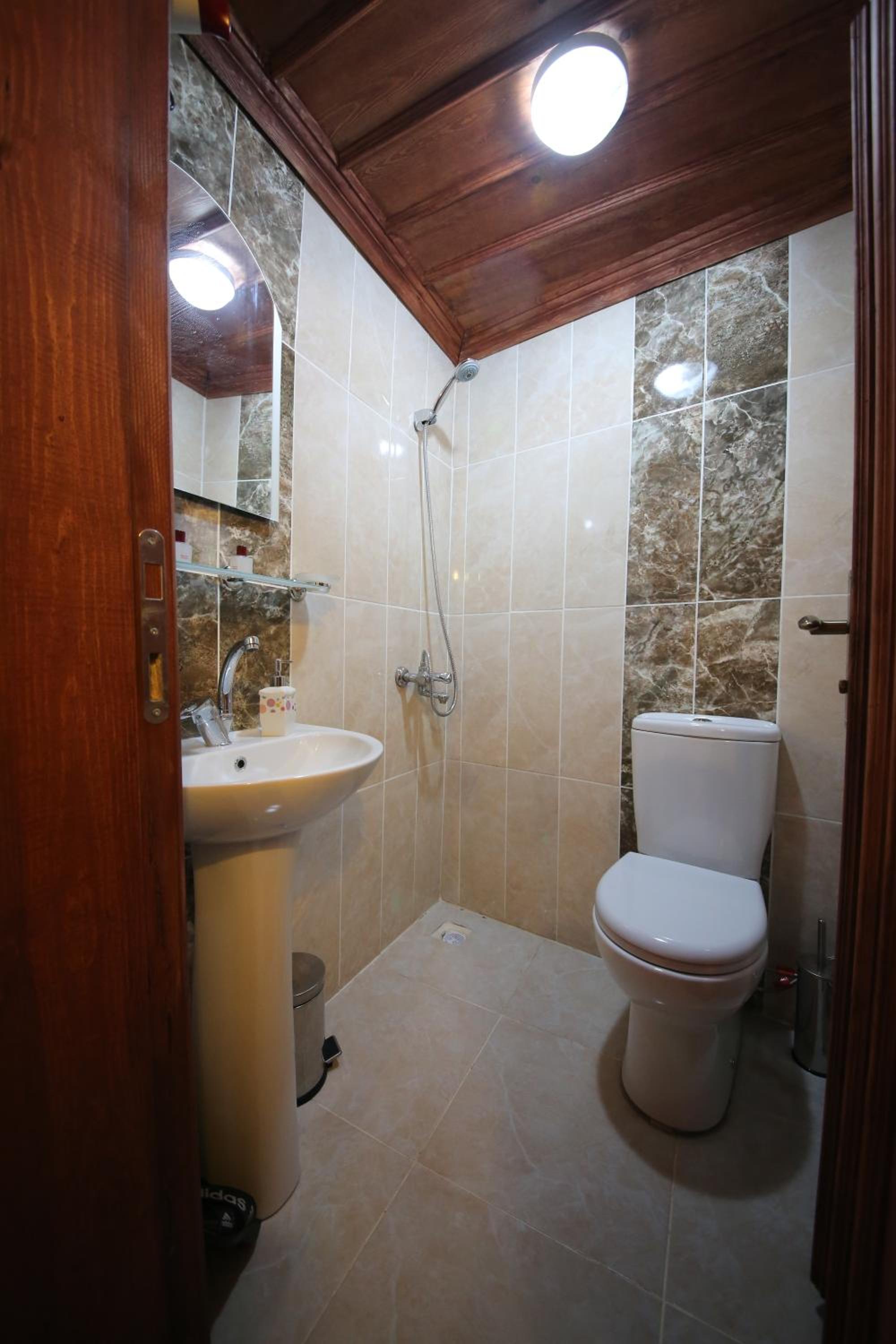 Triple Room with Private Bathroom photo 2