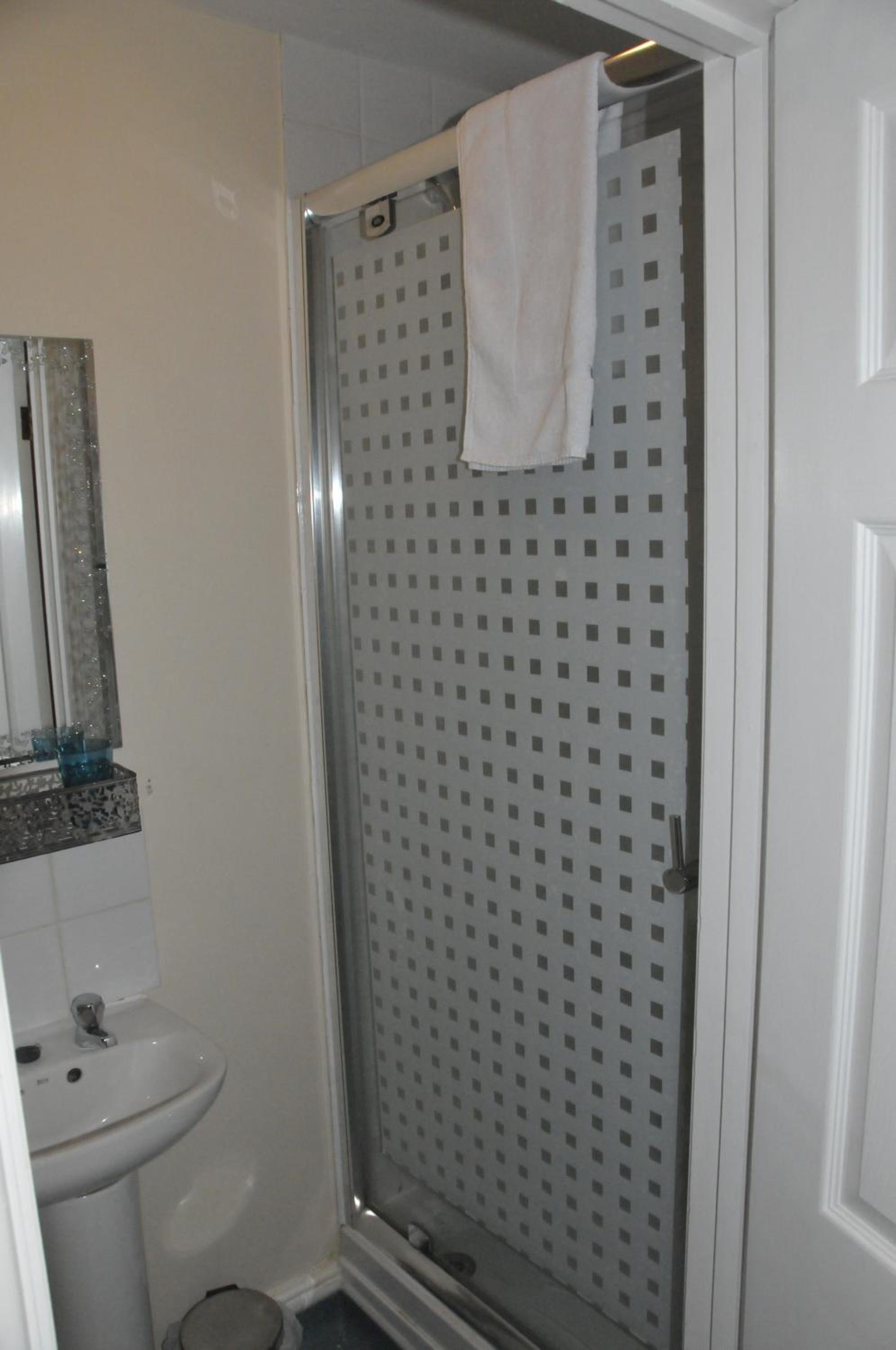 Double Room - Photo 12
