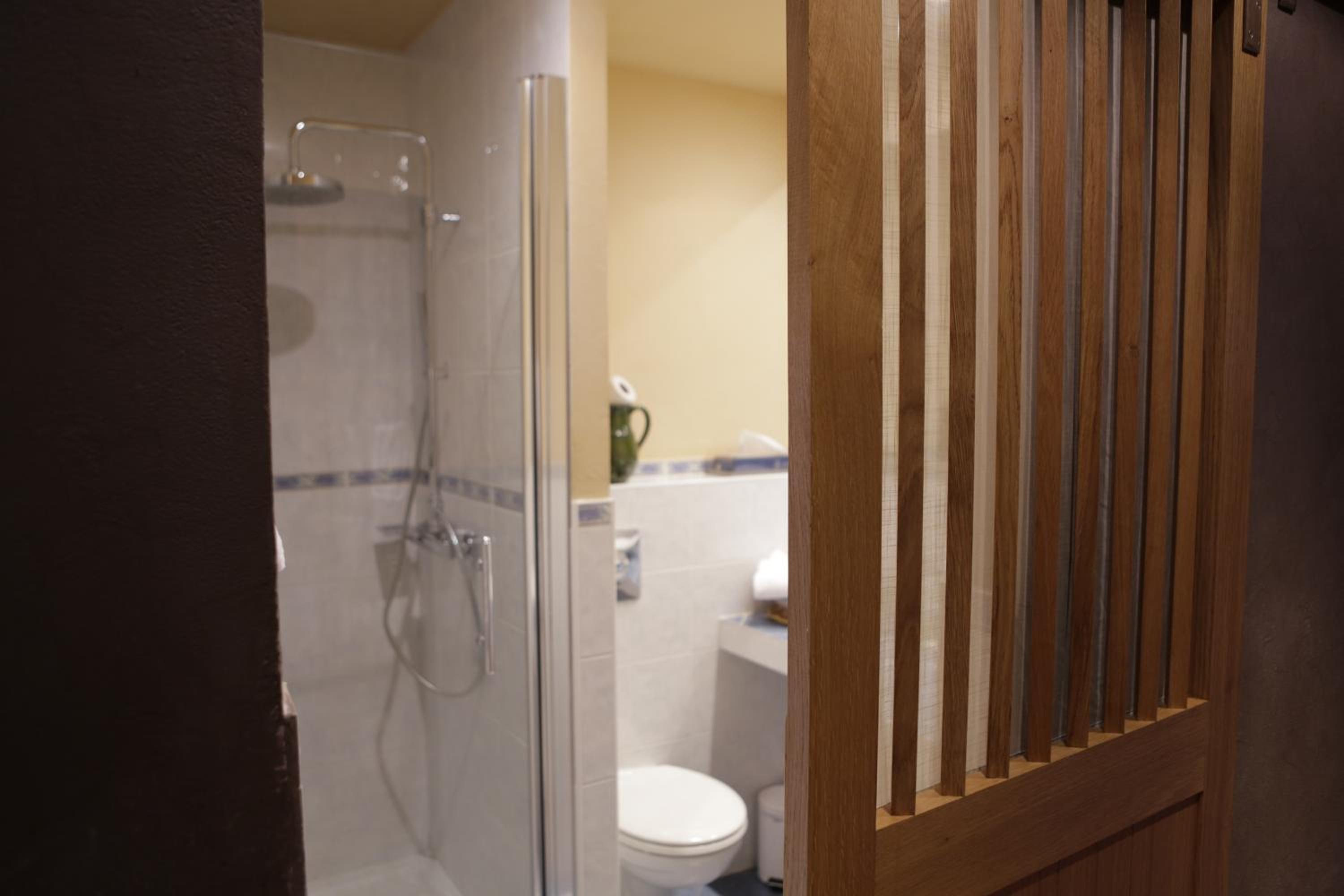 Standard Double Room - Photo 2
