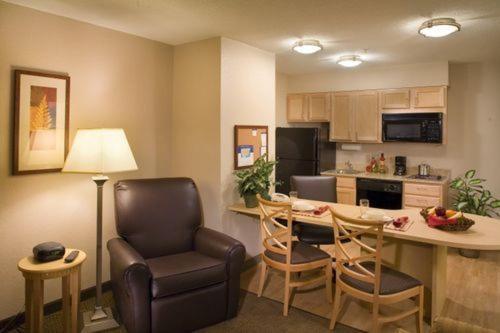 One-Bedroom King Suite - Photo 7