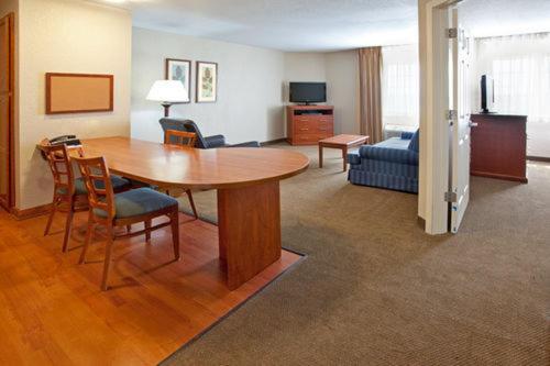 One-Bedroom King Suite - Photo 8