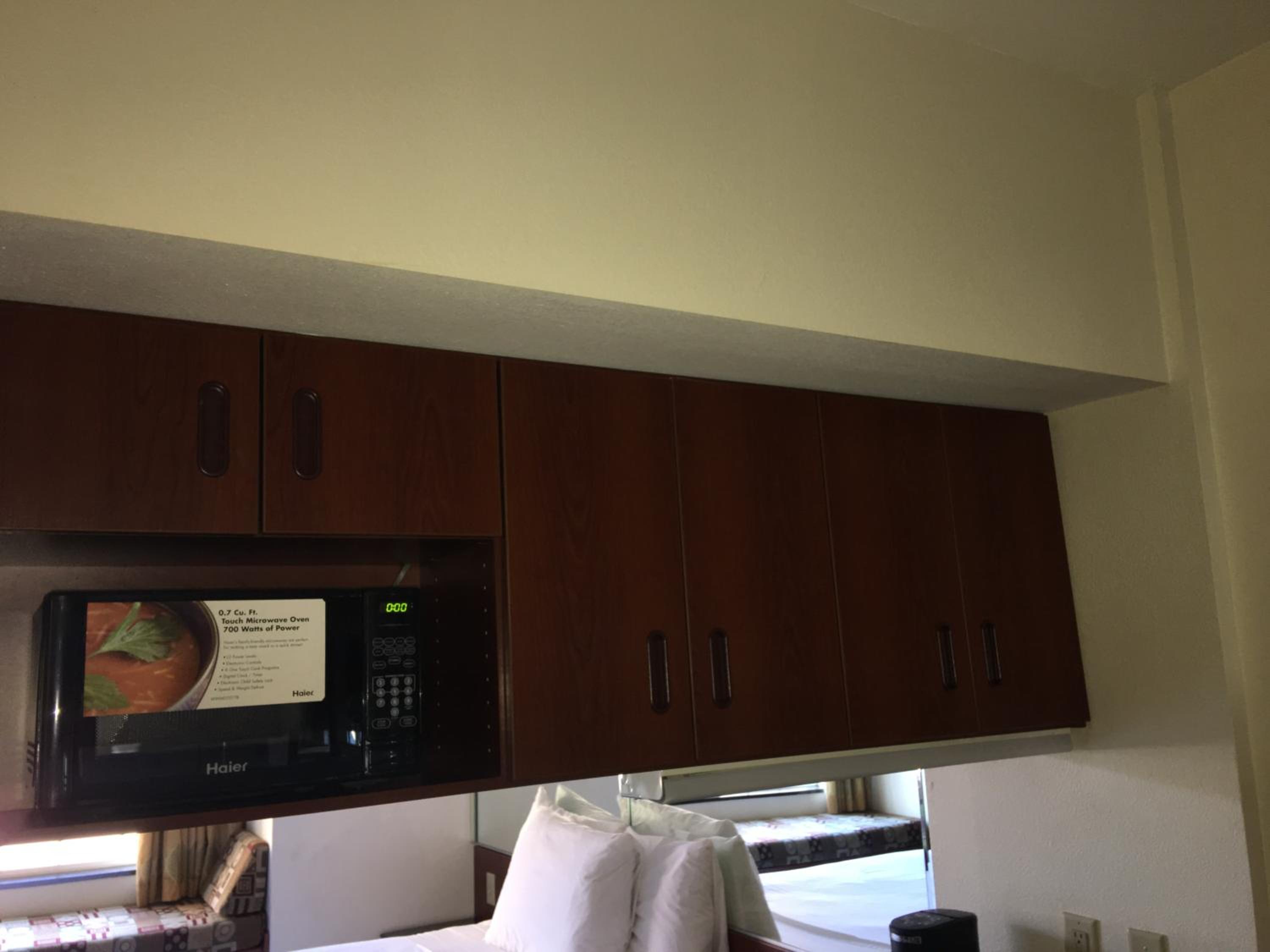 Deluxe Queen Suite - Non-Smoking - Photo 8