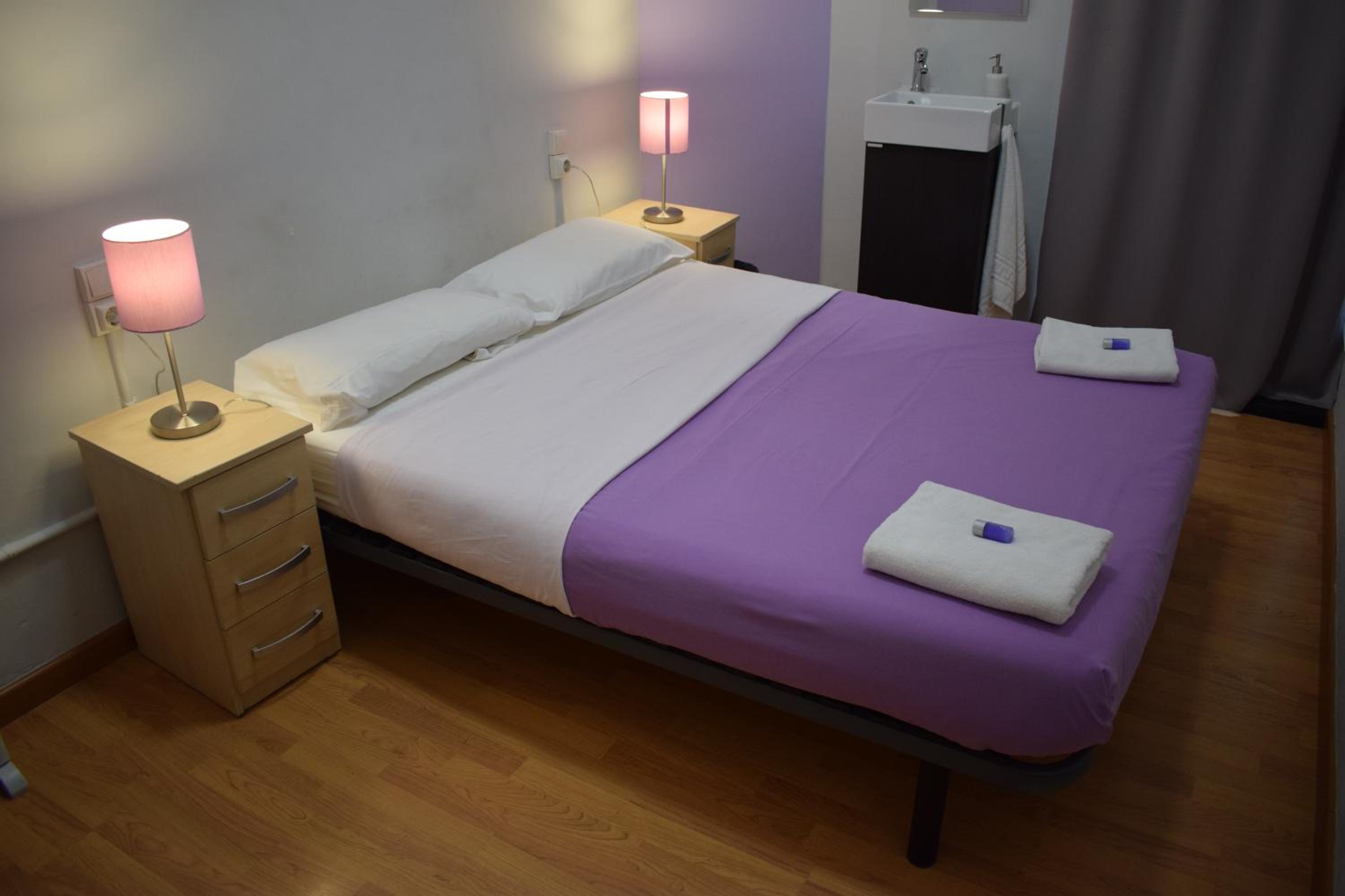 Habitación Doble con Servicios Compartidos