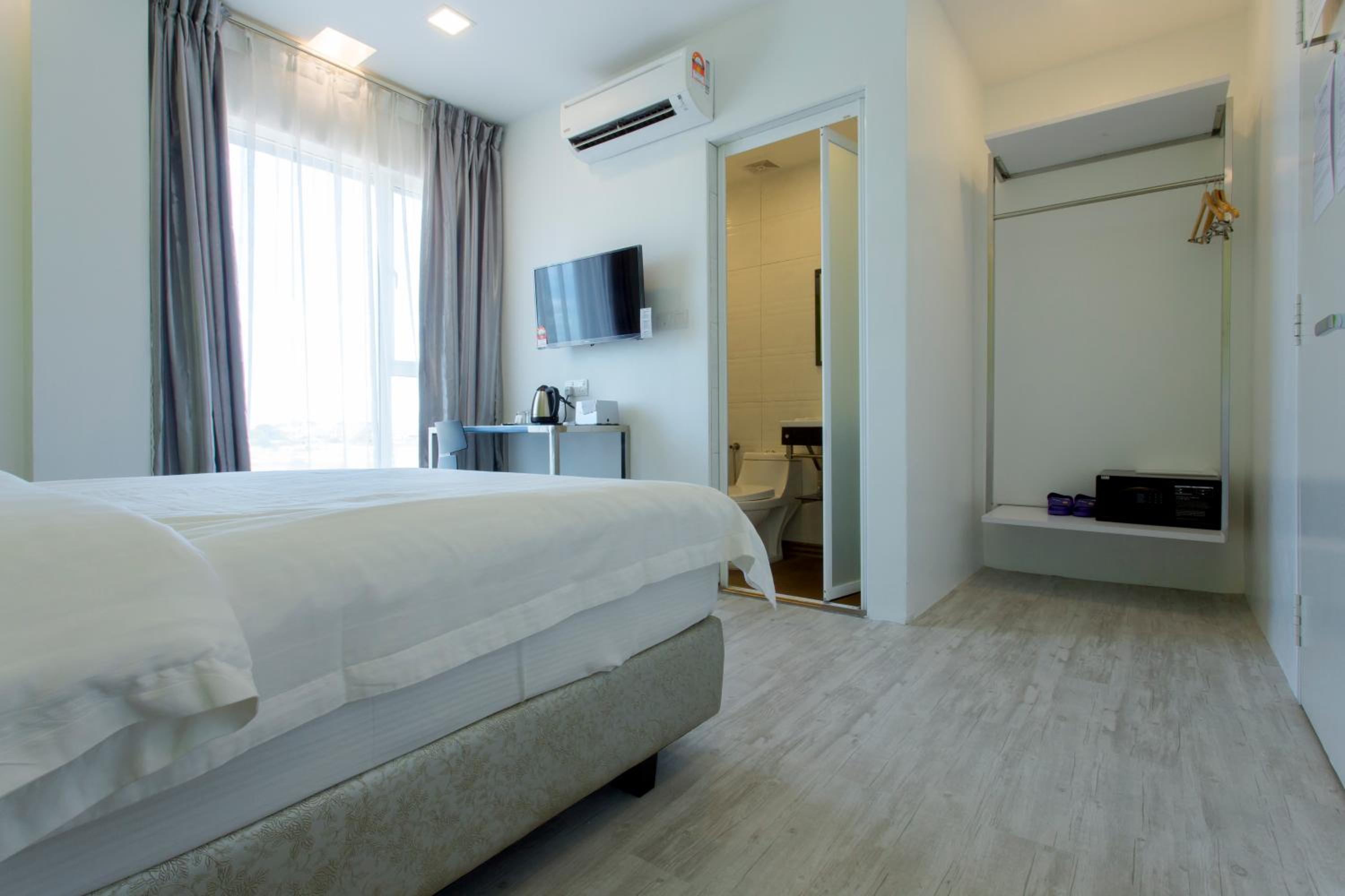 Deluxe Double Room with View photo 2