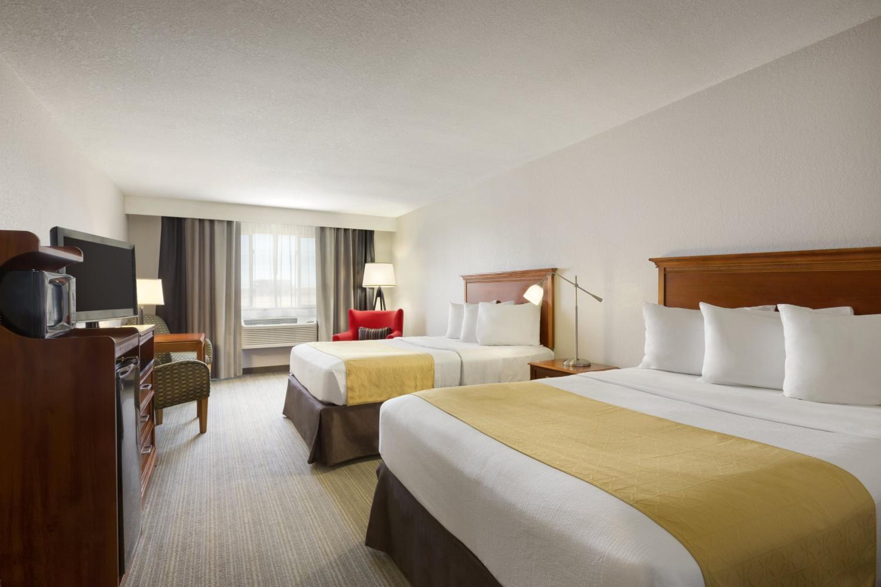 Queen Room with Two Queen Beds - Photo 1