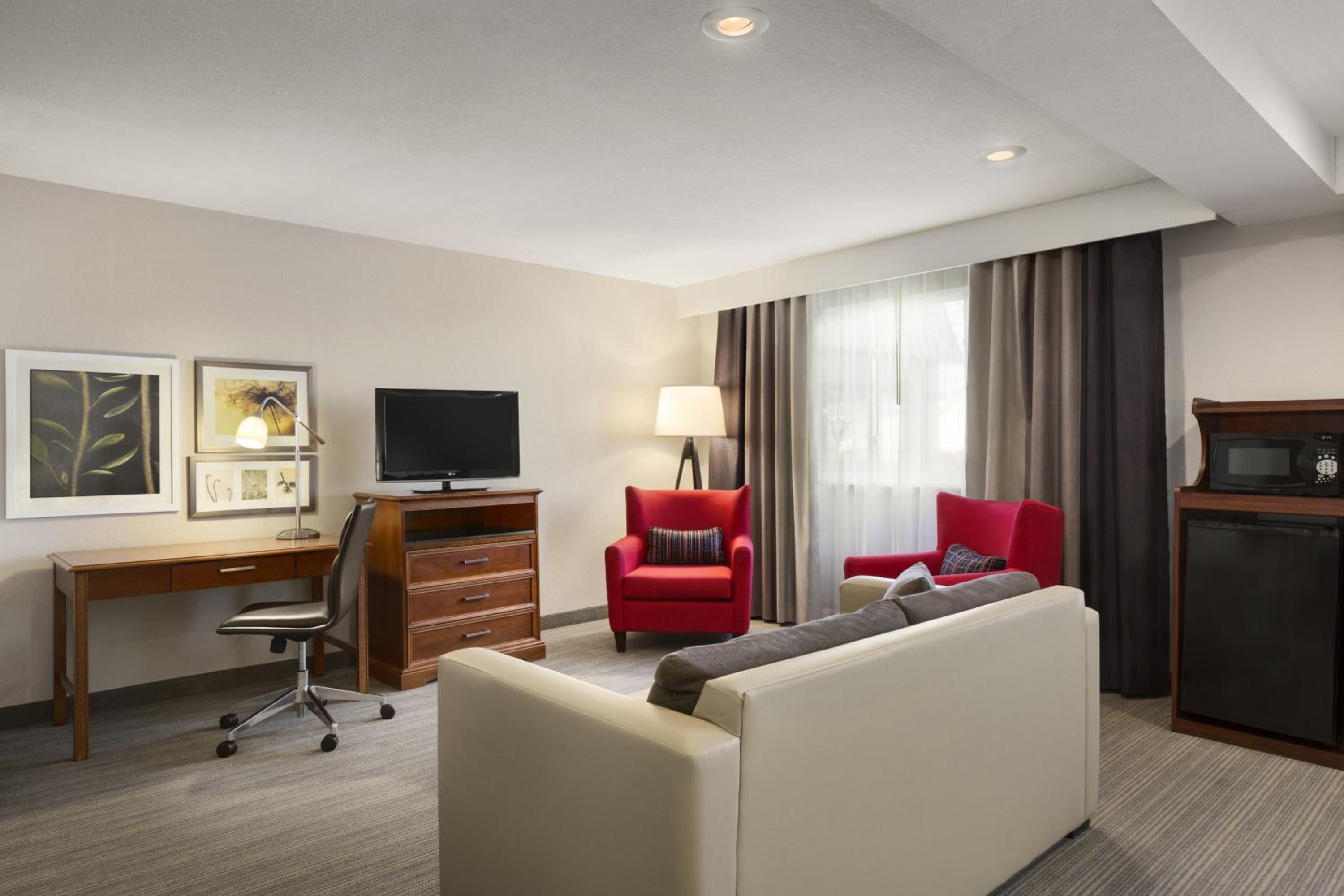 King Suite with Whirlpool - Photo 2