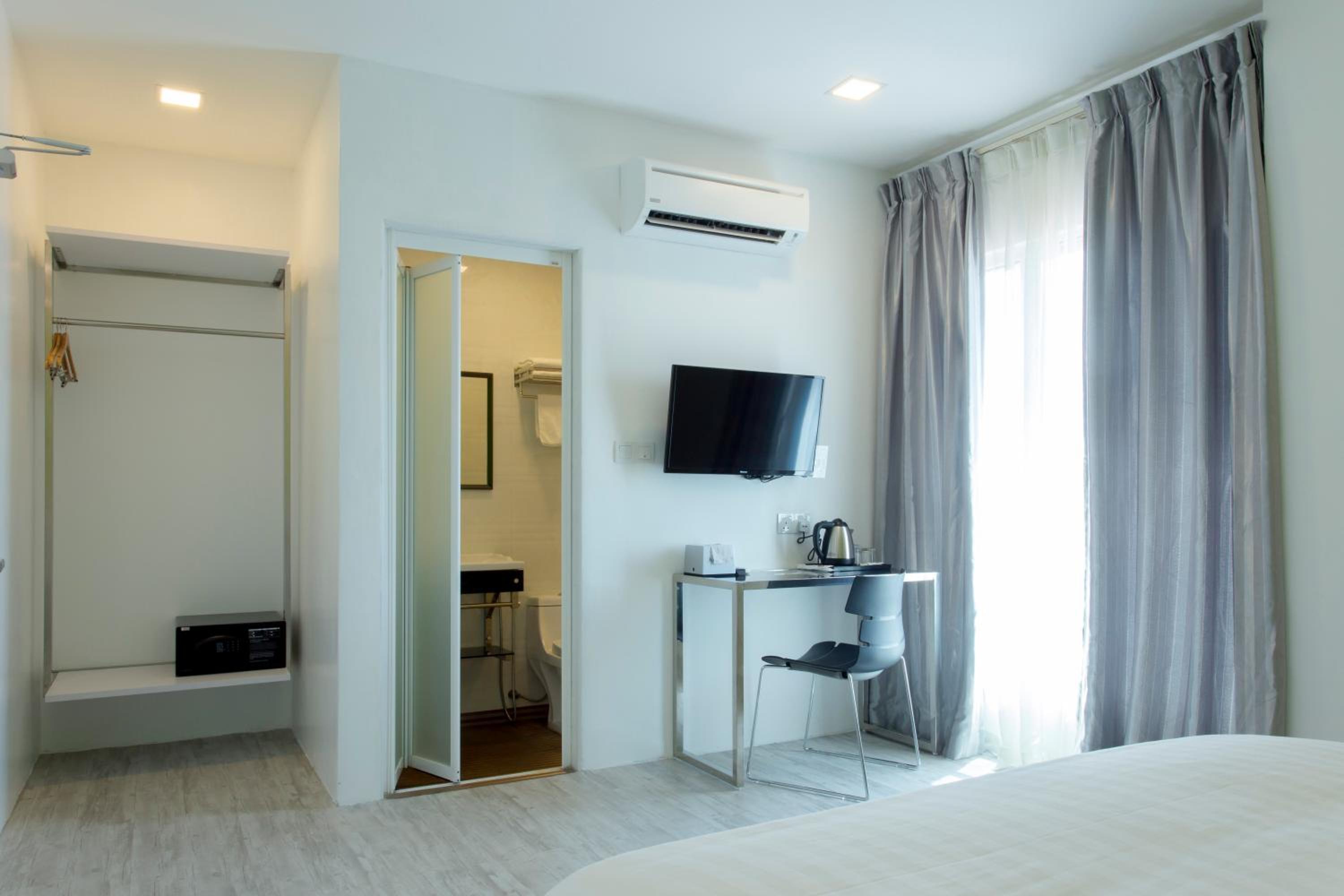 Deluxe Double Room with View photo 3