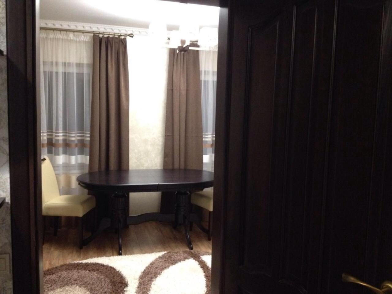 Superior Family Room photo 3
