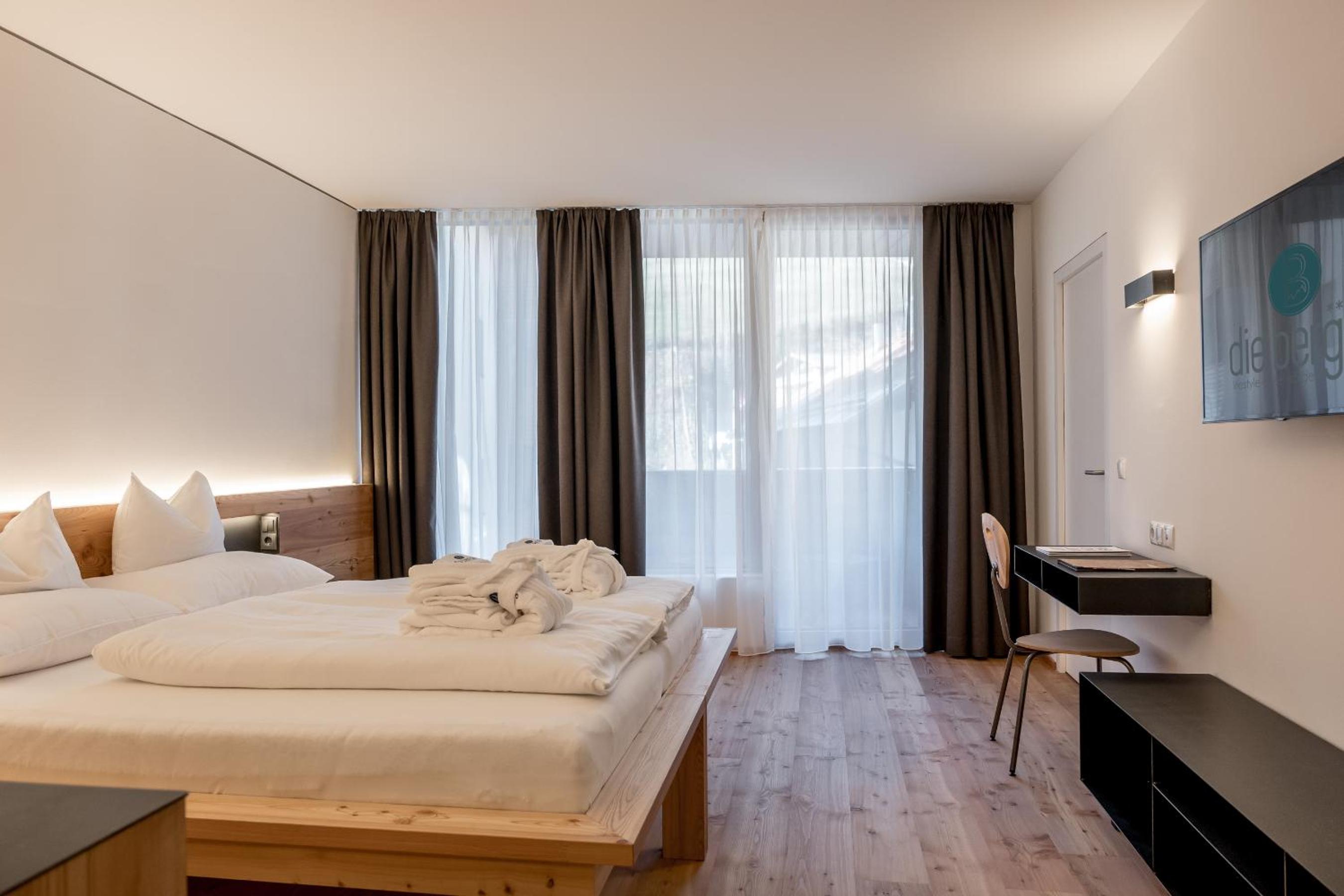 Double Room M with Balcony - Photo 5