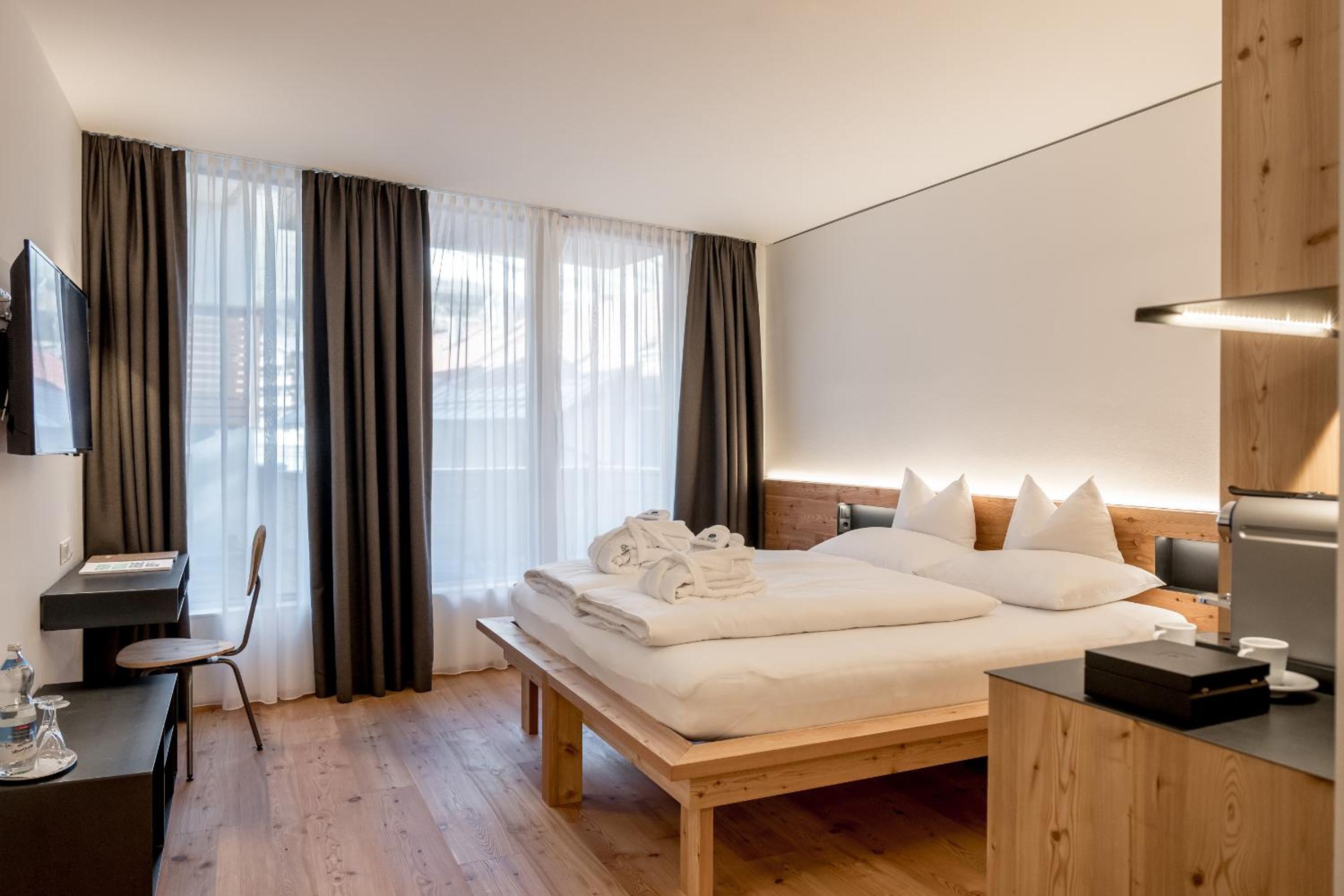 Double Room M with Balcony - Photo 8